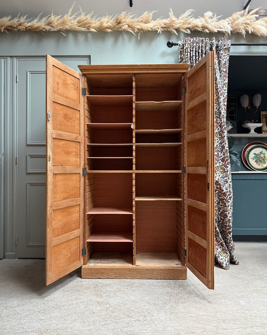 Armoire de notaire en chêne