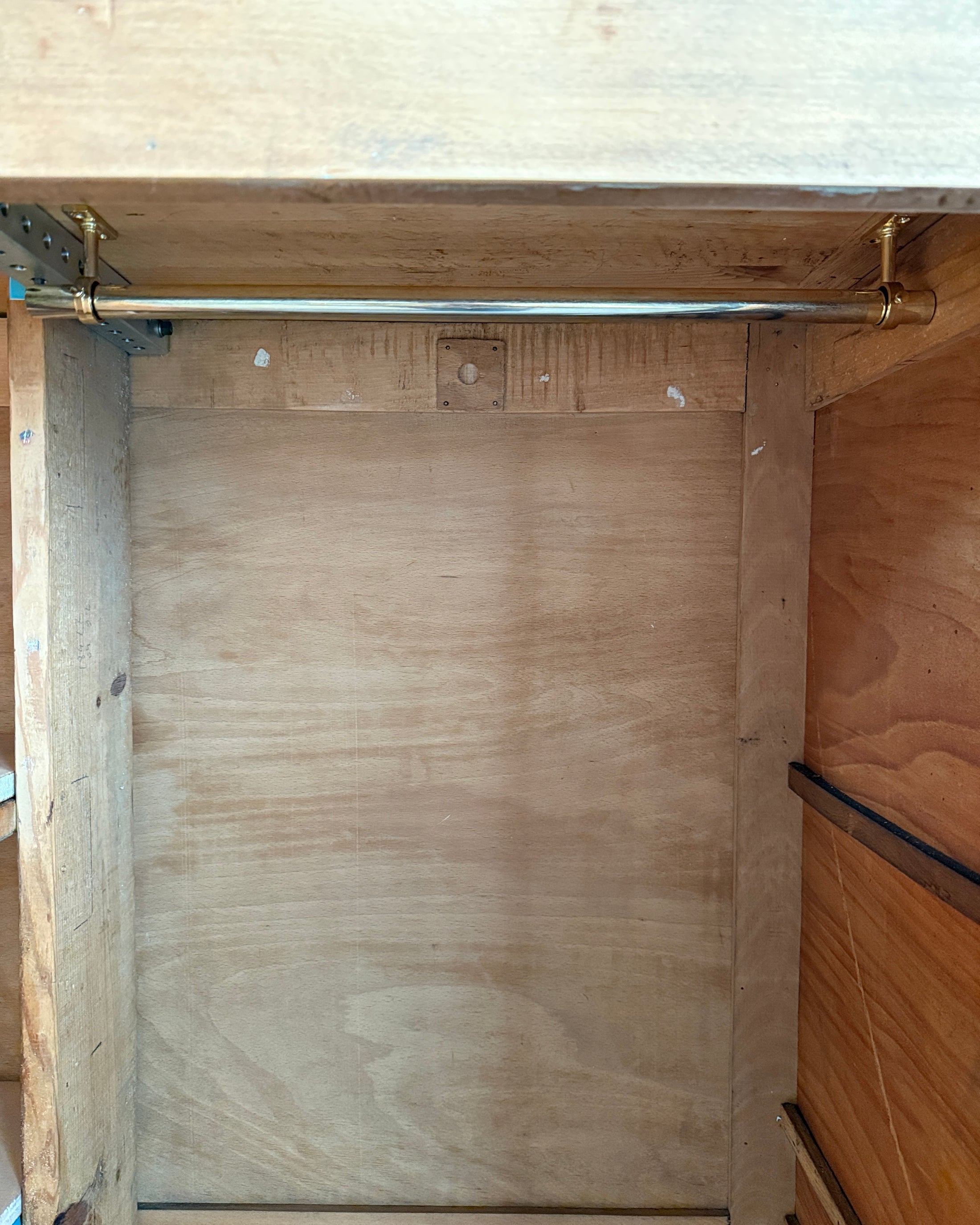 Petite armoire parisienne