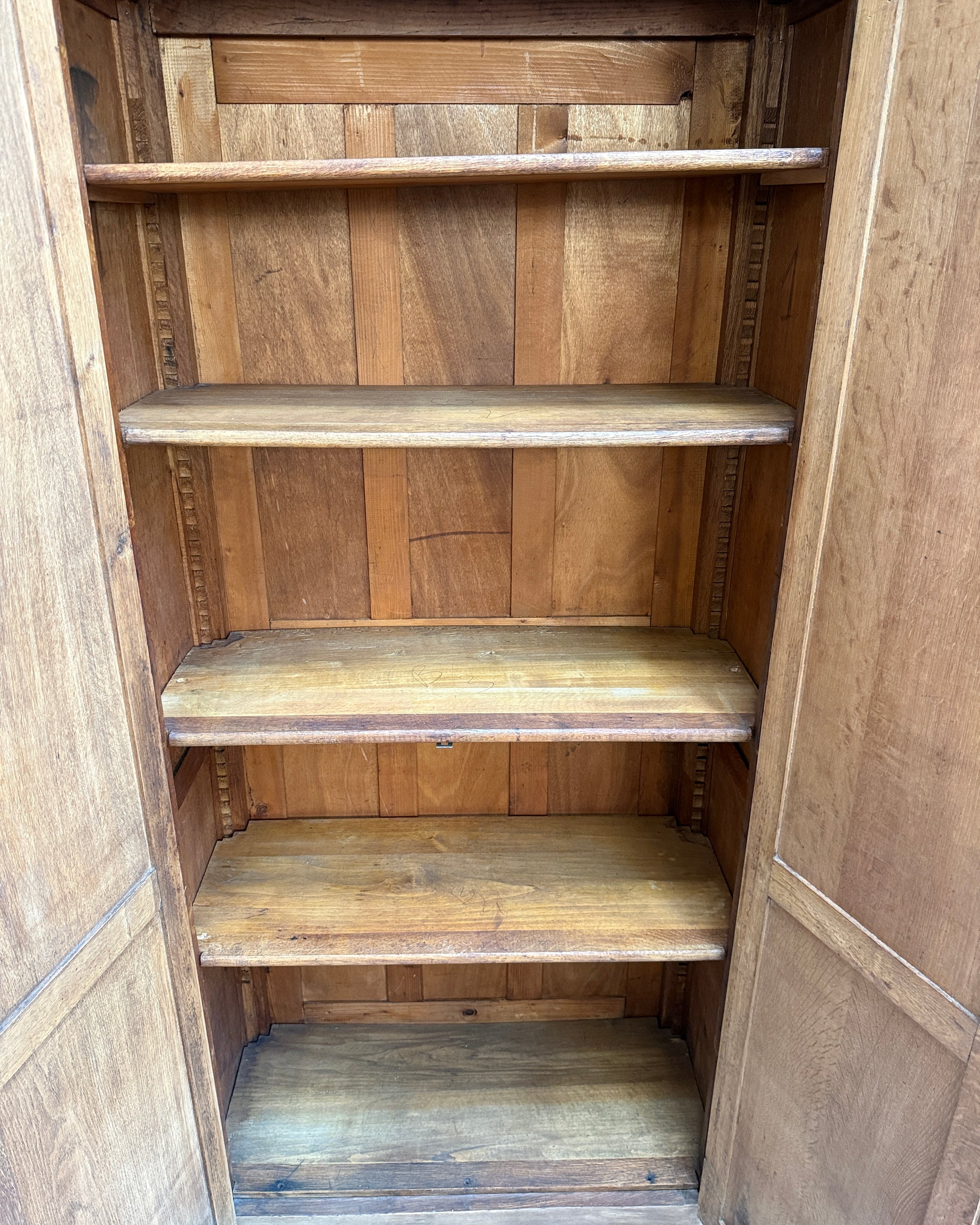 Armoire parisienne scolaire en chêne