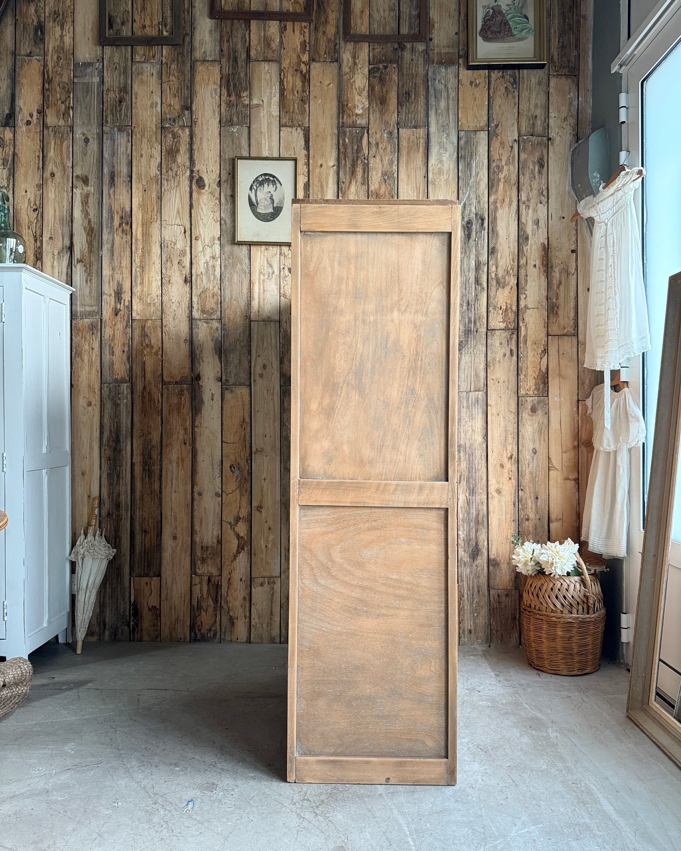 Petite armoire parisienne