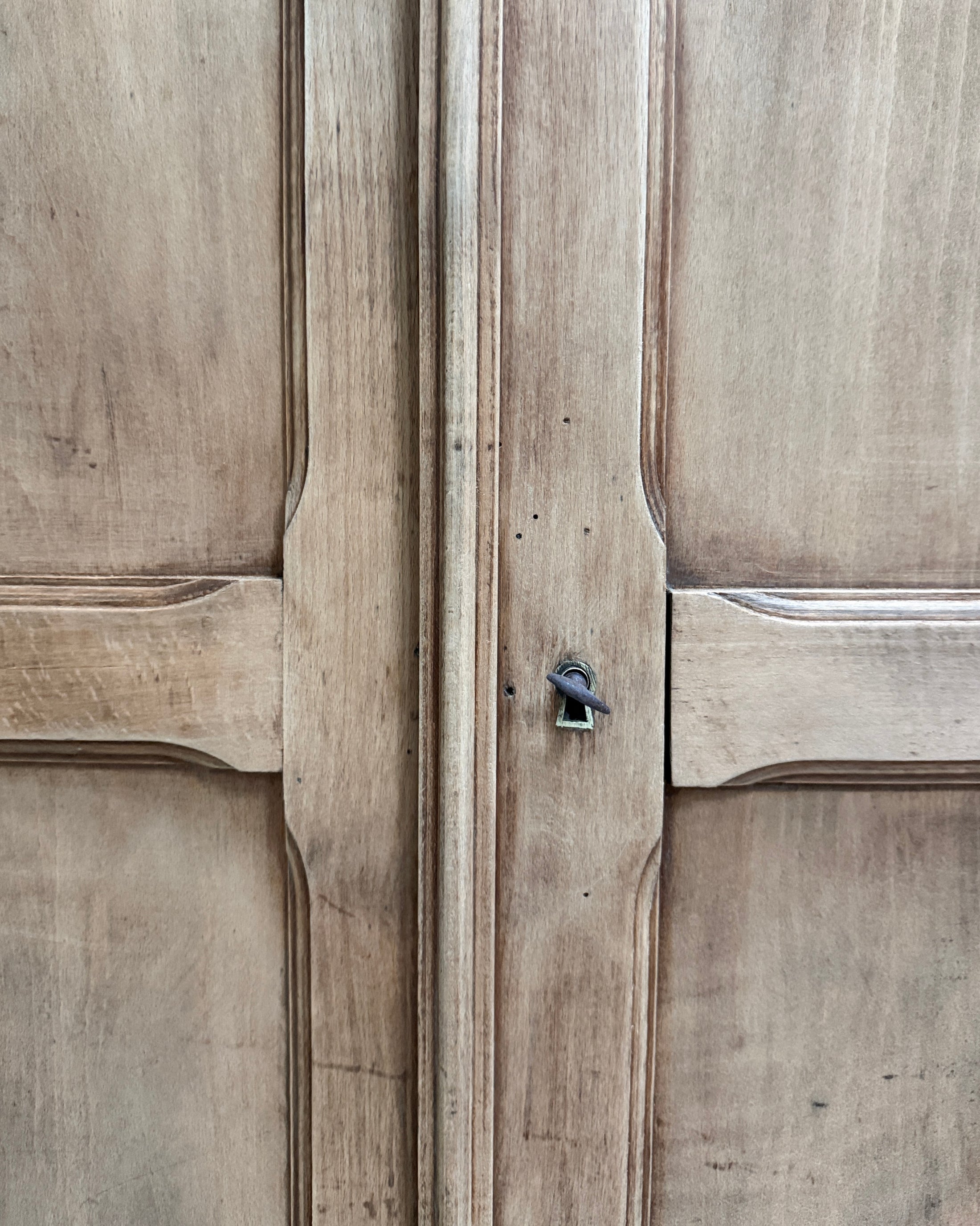 Petite armoire parisienne
