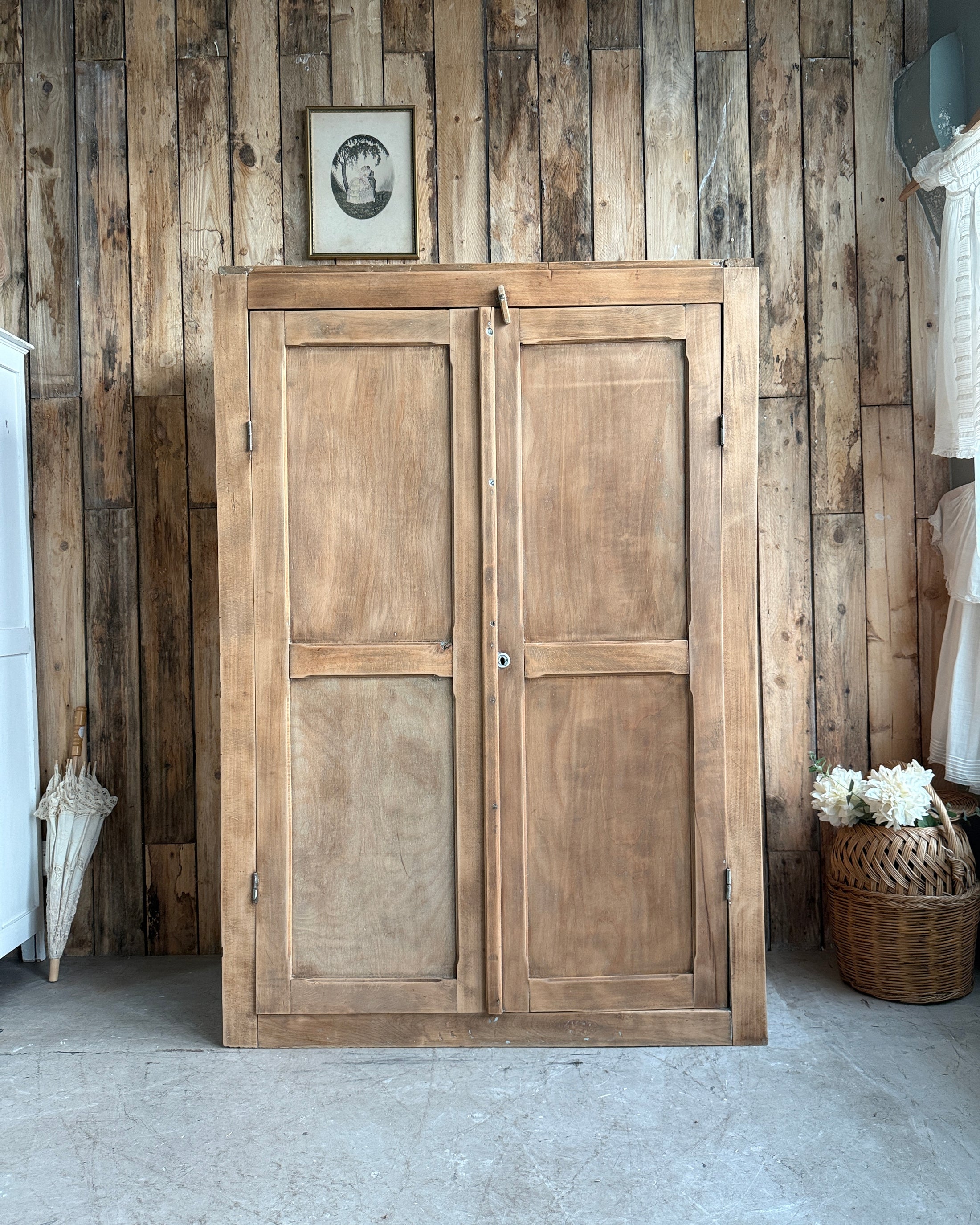 Petite armoire parisienne