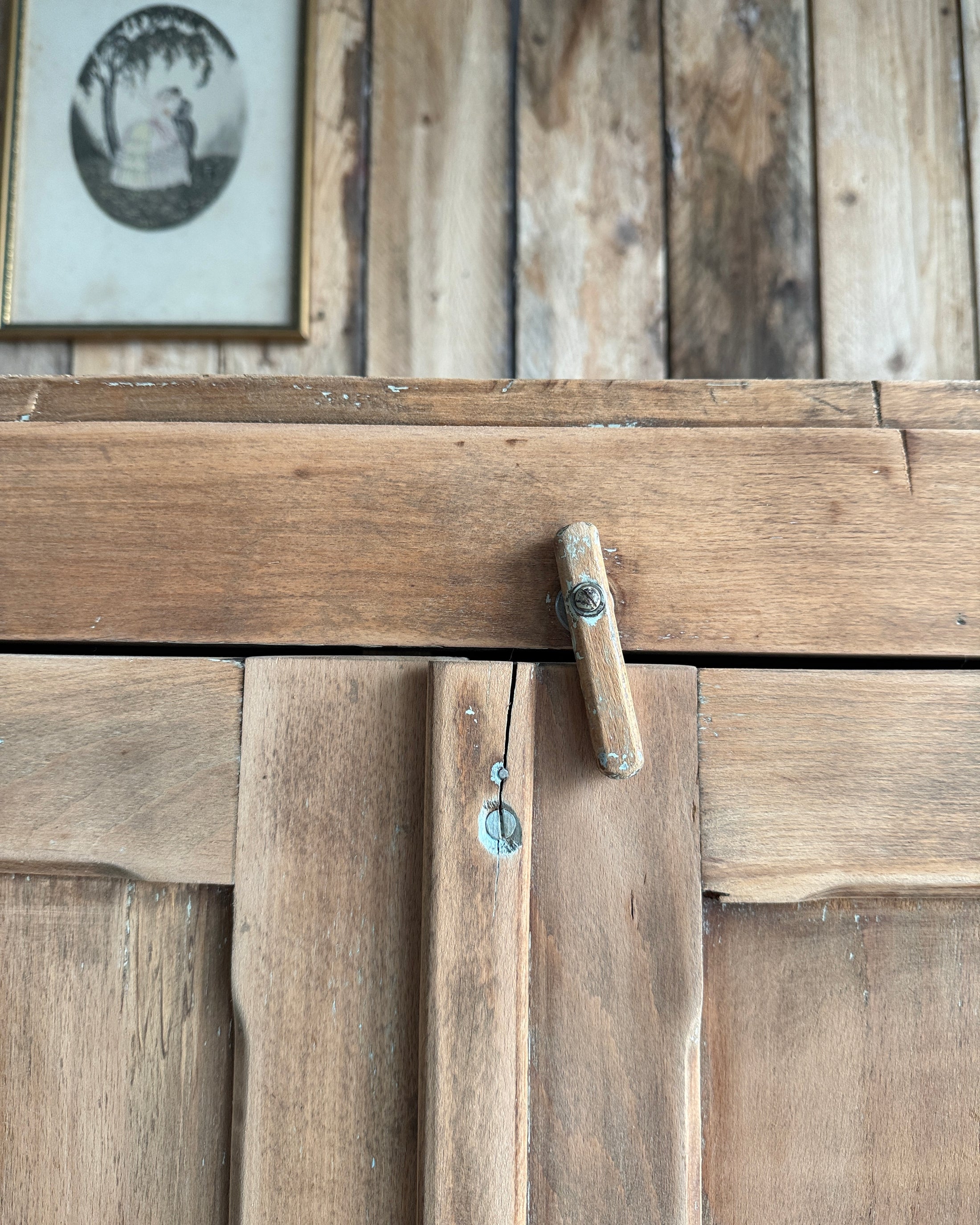 Petite armoire parisienne