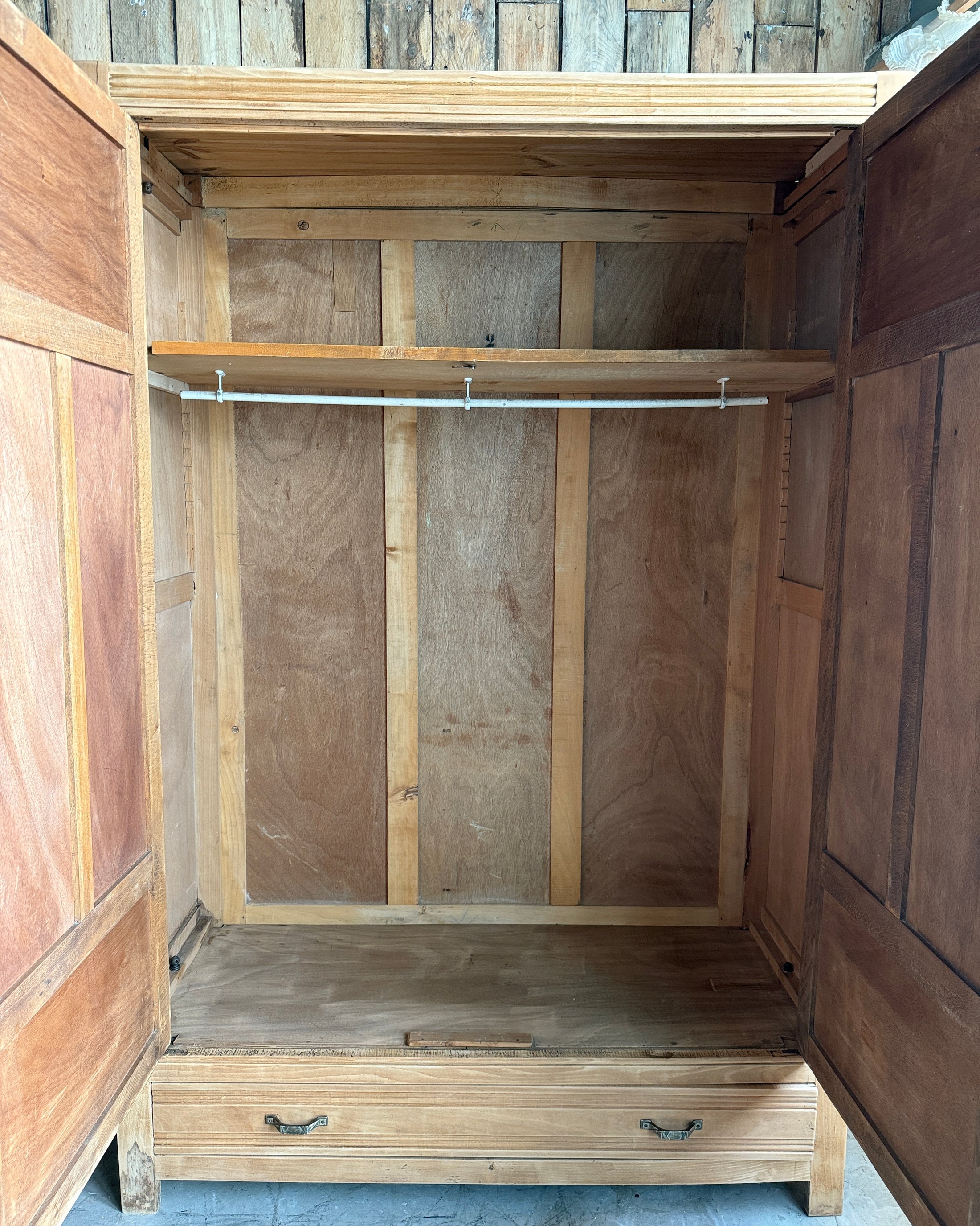 Armoire Art Déco avec penderie et tiroir