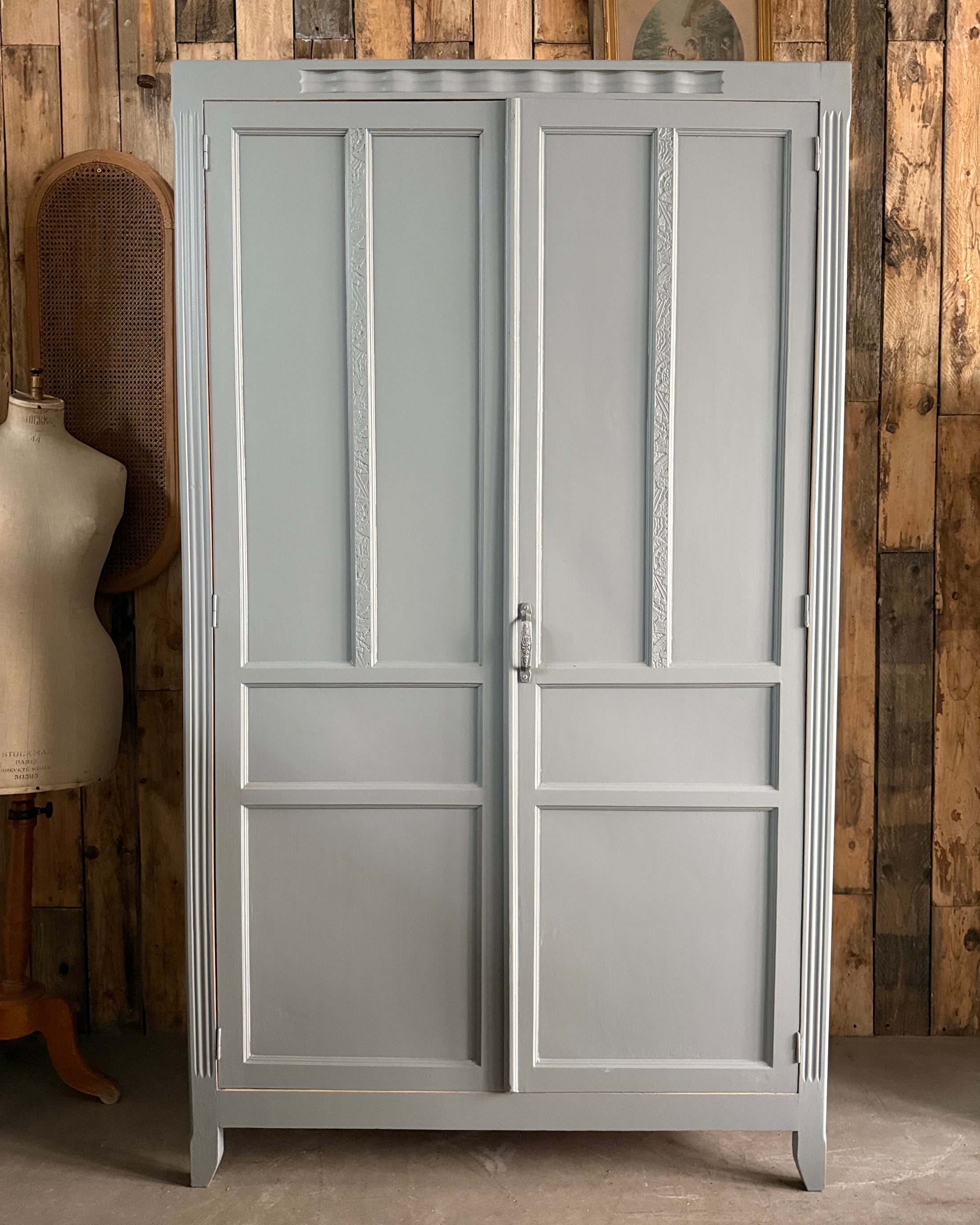 Armoire parisienne Art Déco grise