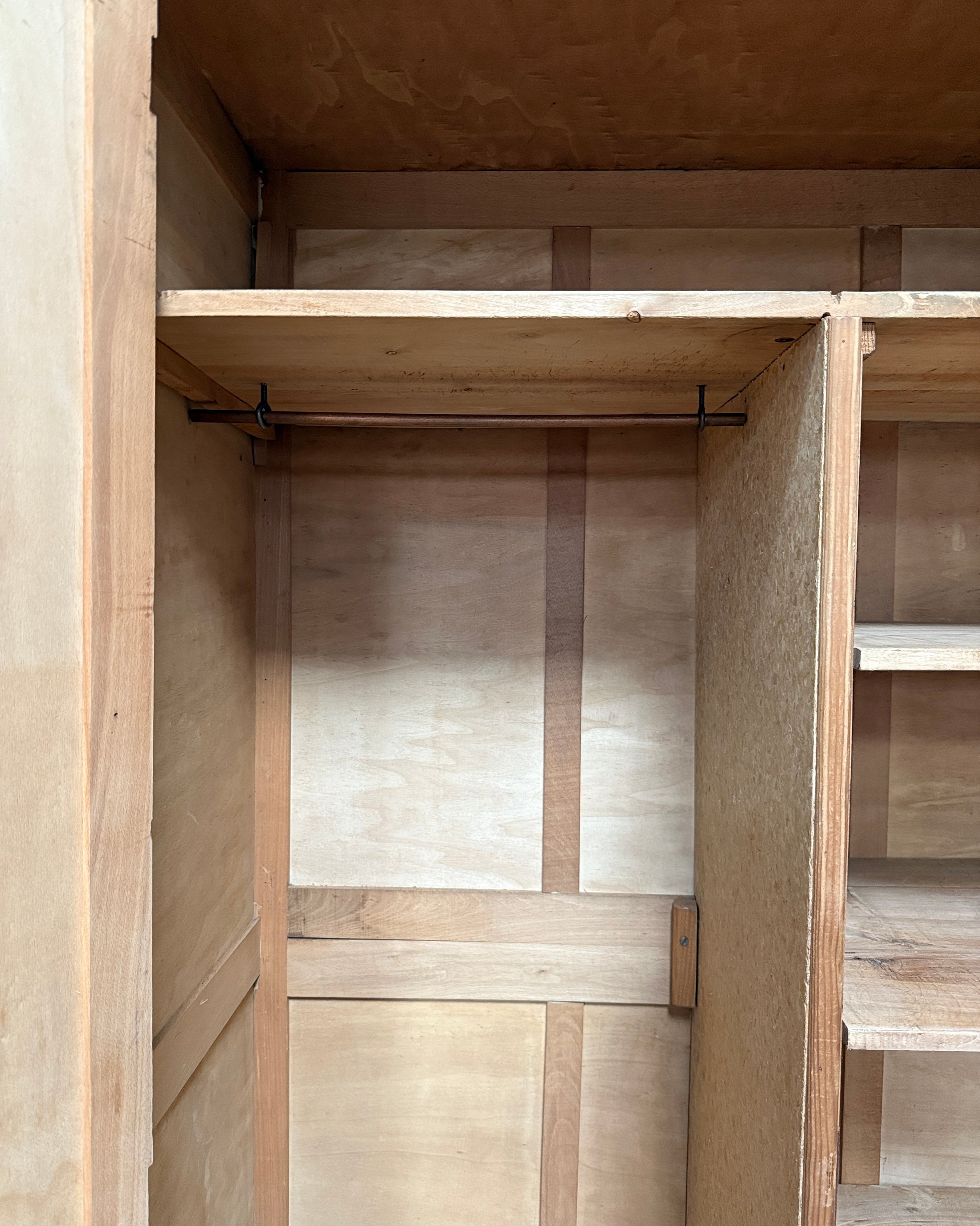 Armoire parisienne Art Déco grise