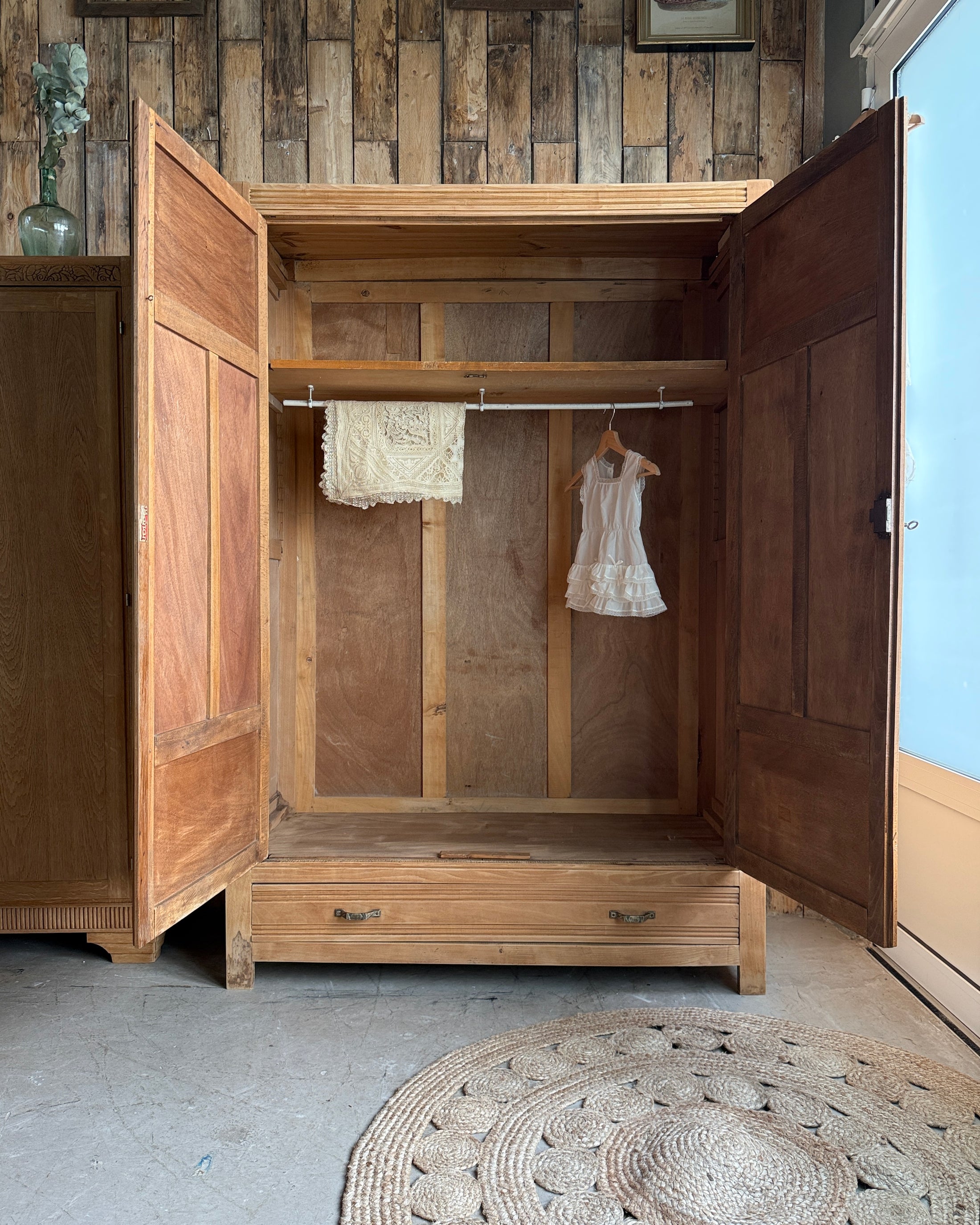 Armoire Art Déco avec penderie et tiroir