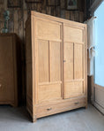 Charger l'image dans la visionneuse de la galerie, Armoire Art Déco avec penderie et tiroir
