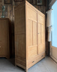 Charger l'image dans la visionneuse de la galerie, Armoire Art Déco avec penderie et tiroir
