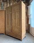 Charger l'image dans la visionneuse de la galerie, Armoire Art Déco avec penderie et tiroir

