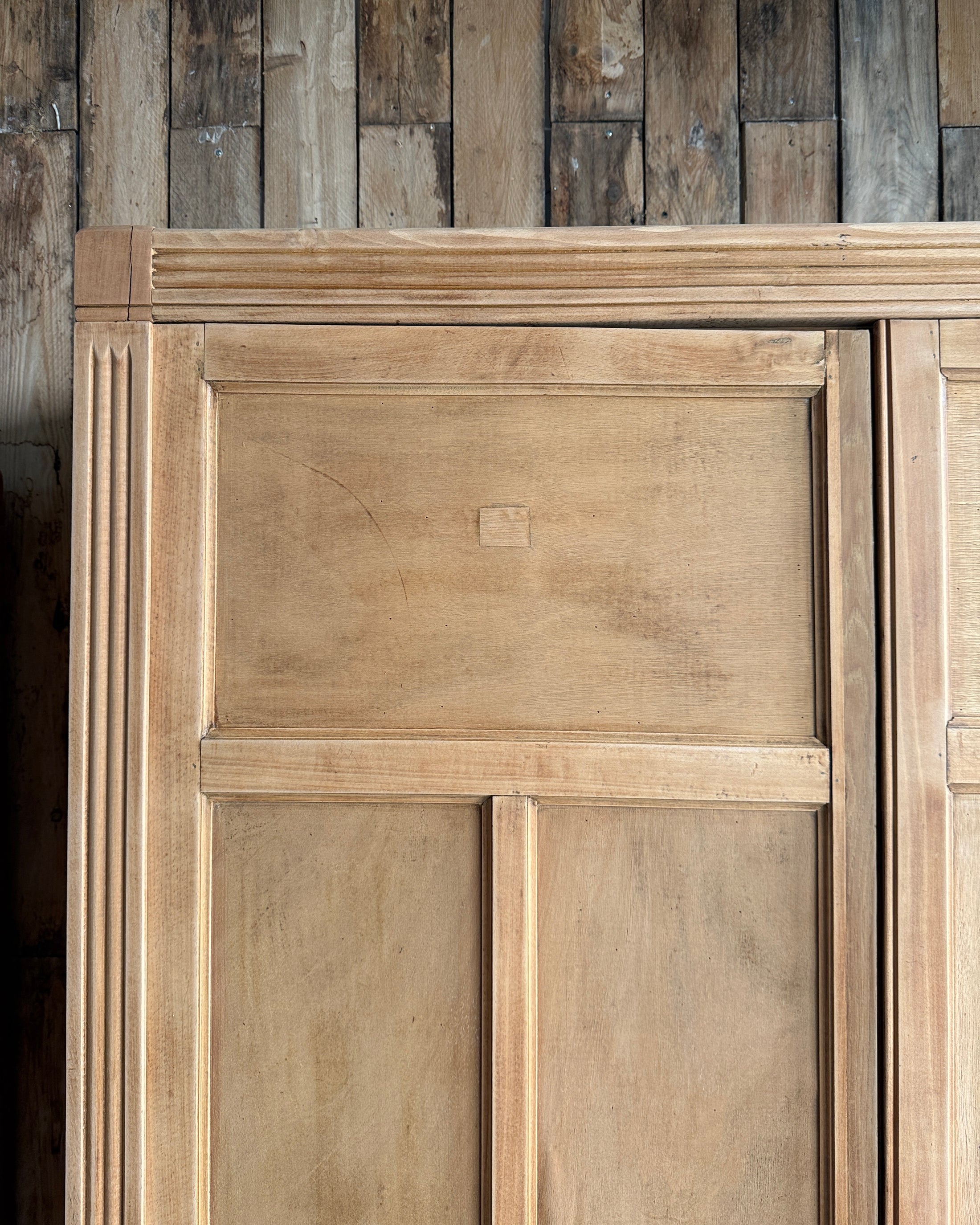 Armoire Art Déco avec penderie et tiroir