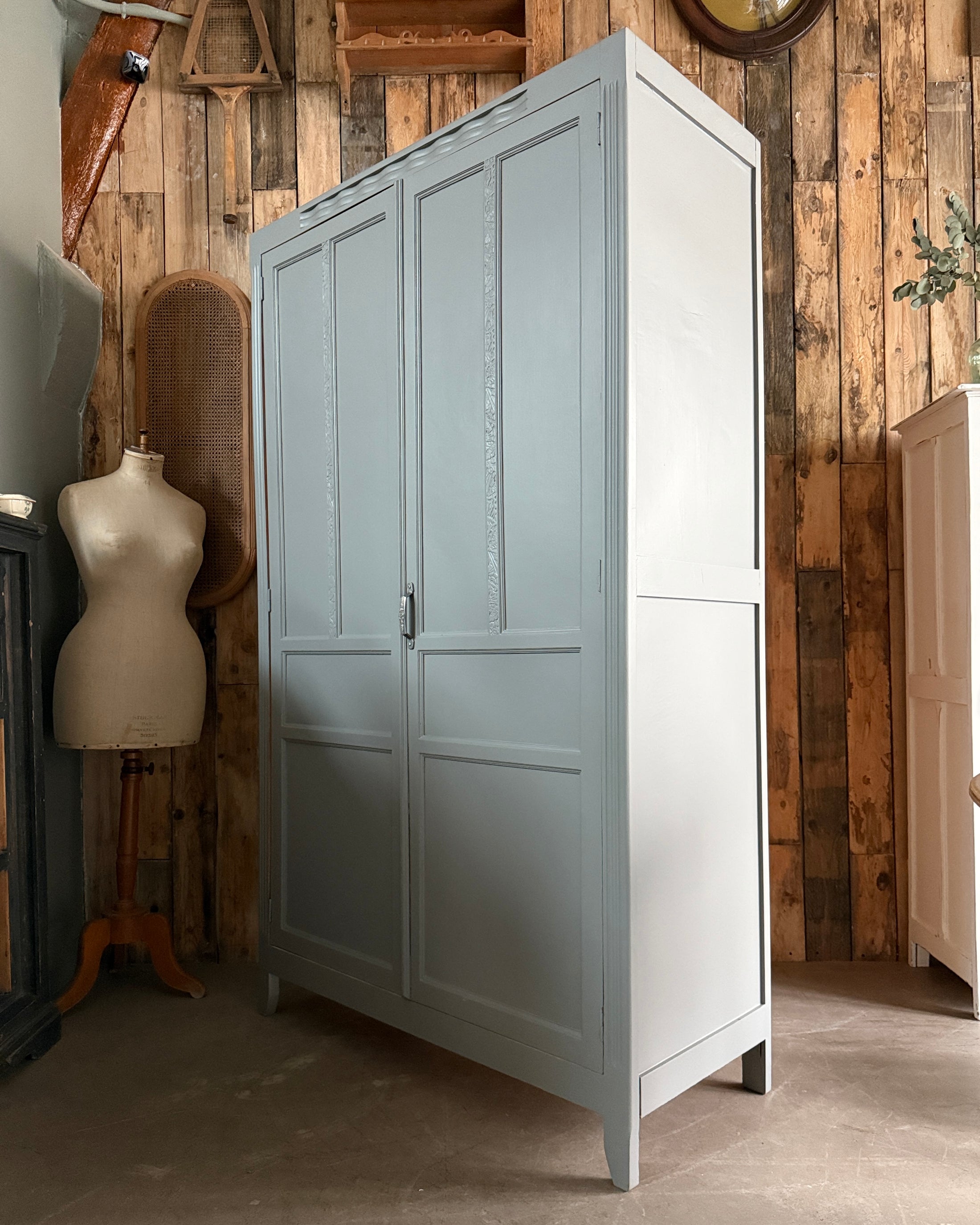 Armoire parisienne Art Déco grise