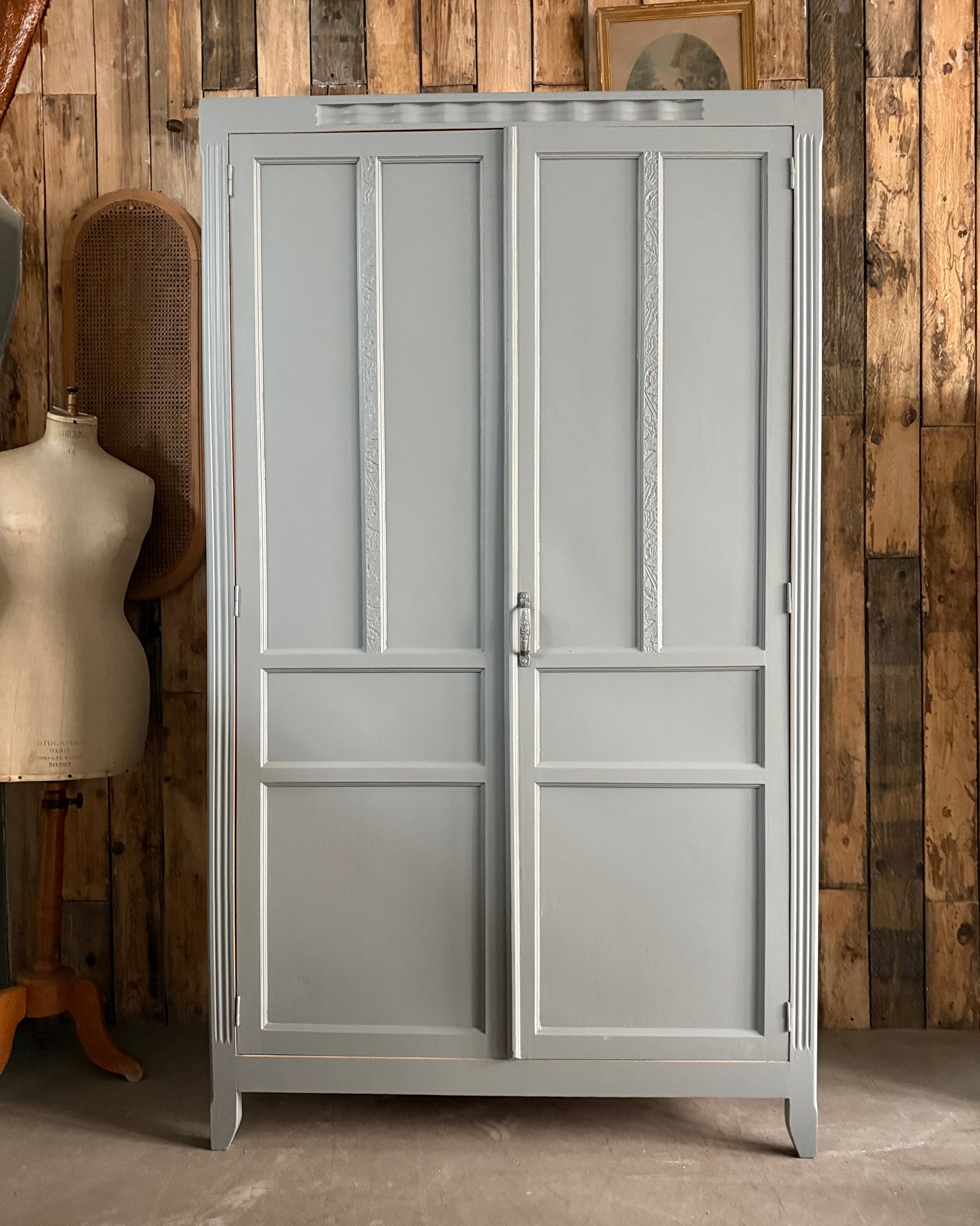 Armoire parisienne Art Déco grise