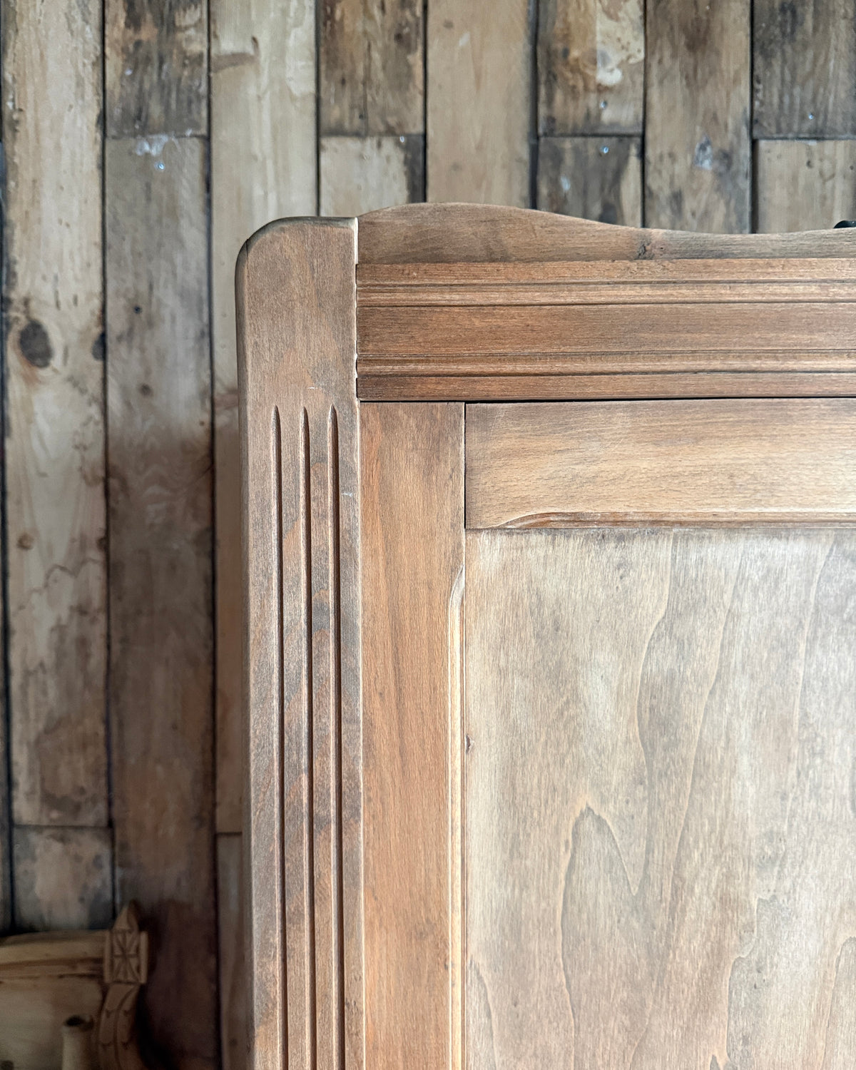 Armoire parisienne Art Déco avec penderie