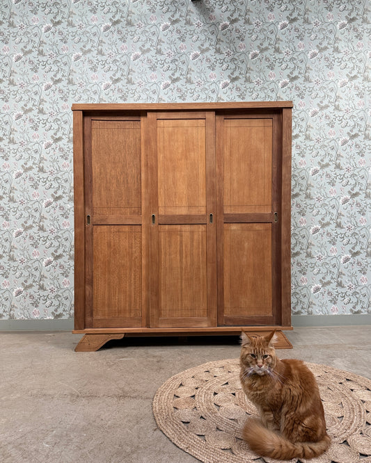 Armoire parisienne à portes coulissantes
