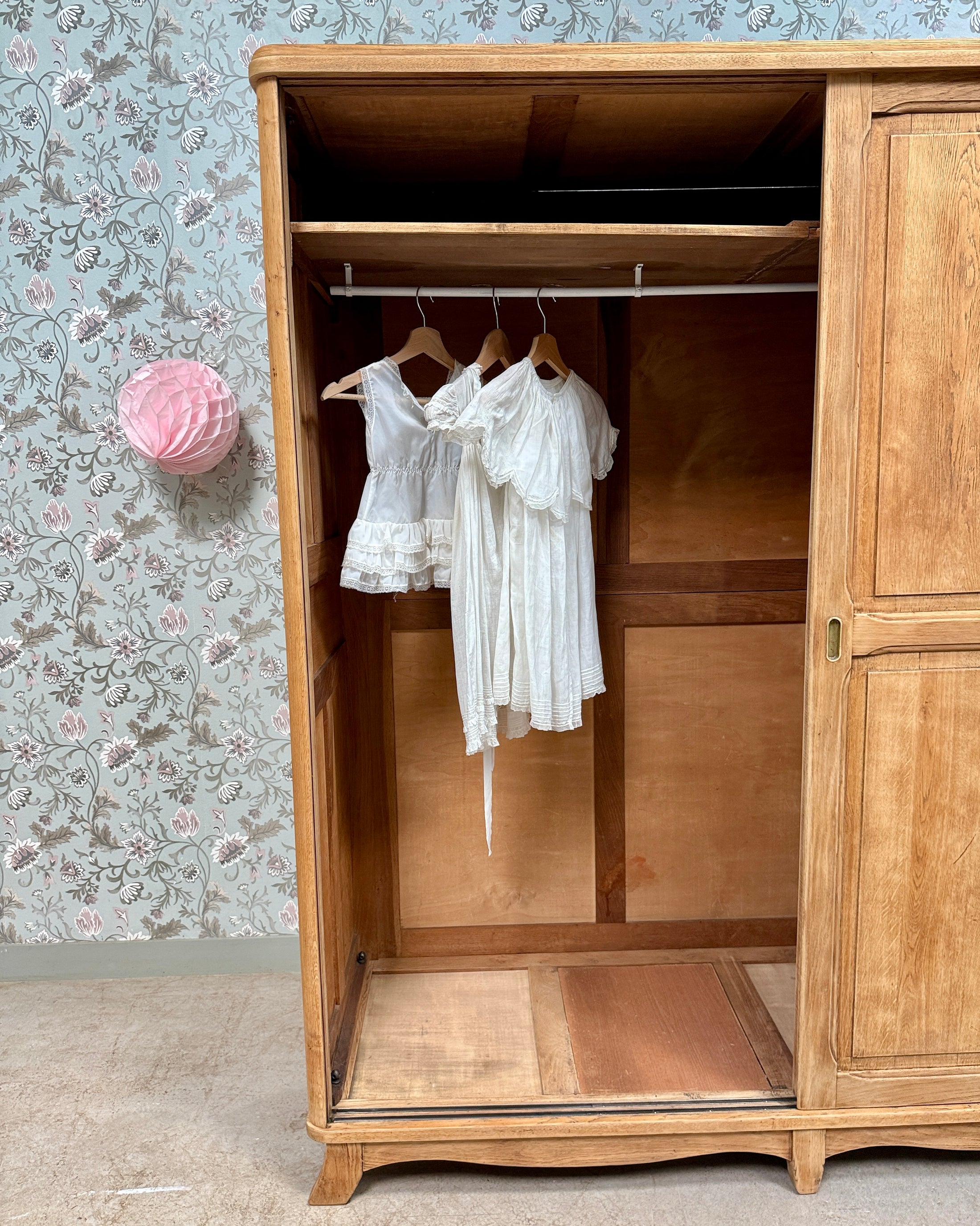 Armoire parisienne double avec penderie