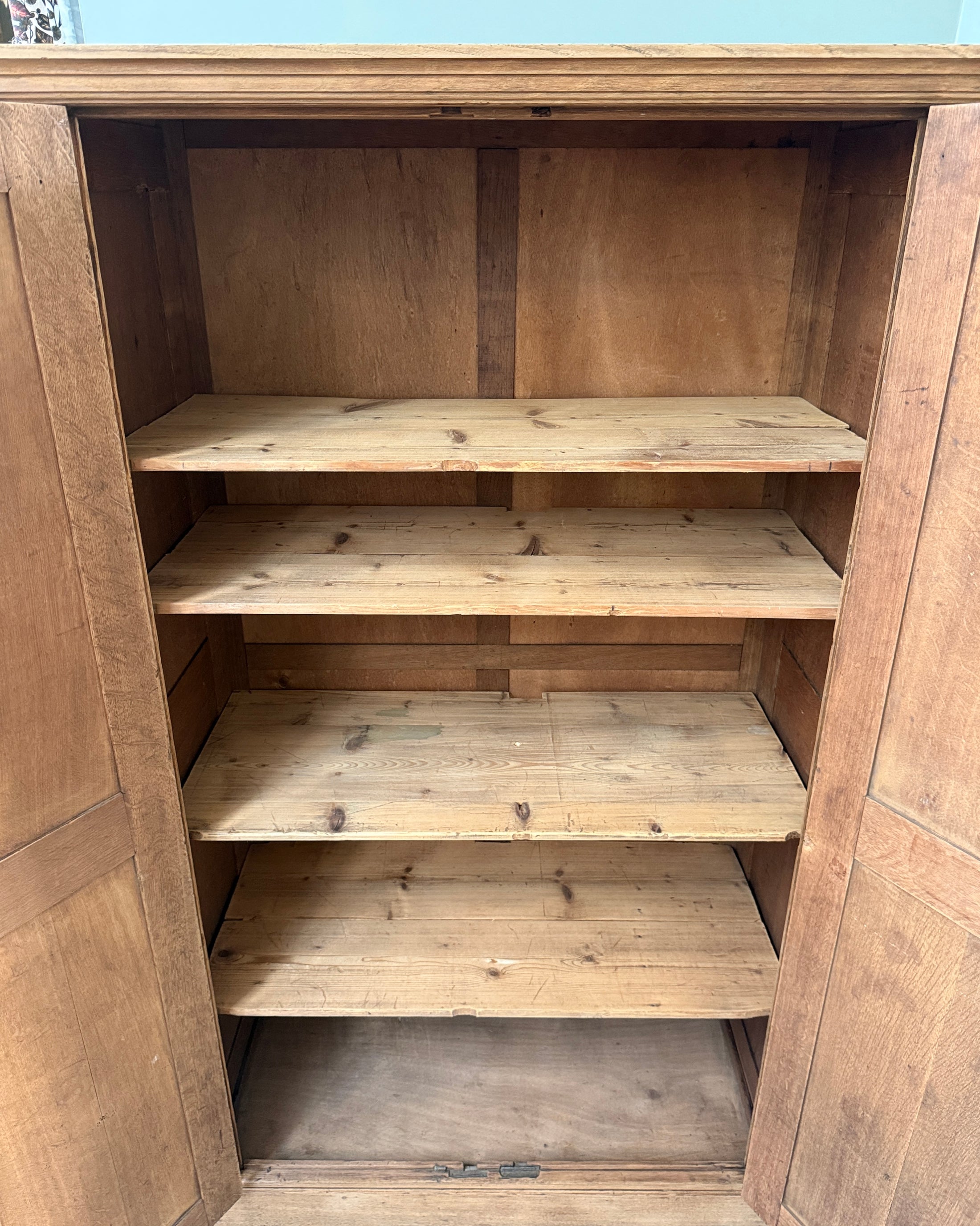 Armoire parisienne en chêne