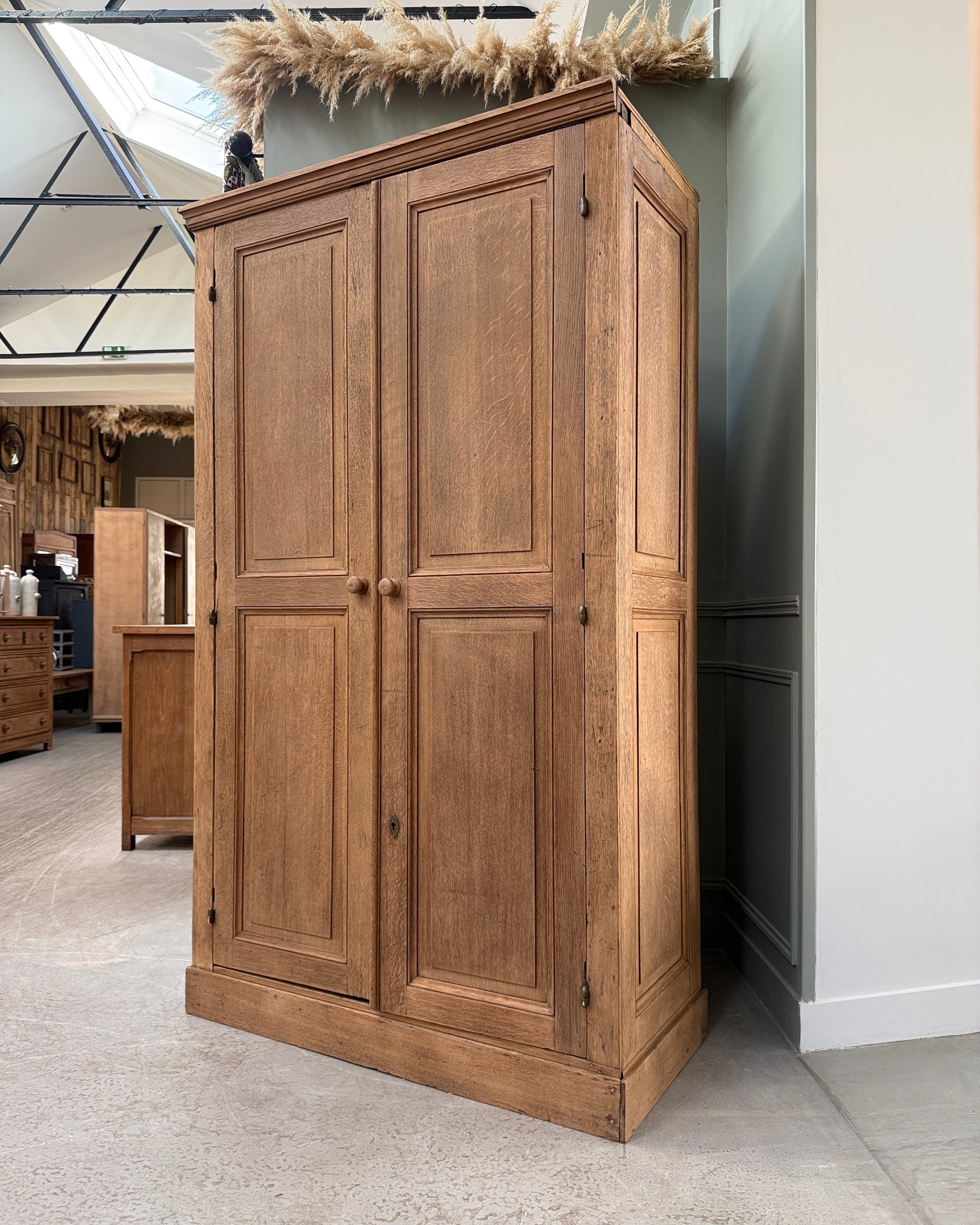 Armoire parisienne en chêne