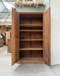 Charger l'image dans la visionneuse de la galerie, Armoire parisienne en chêne
