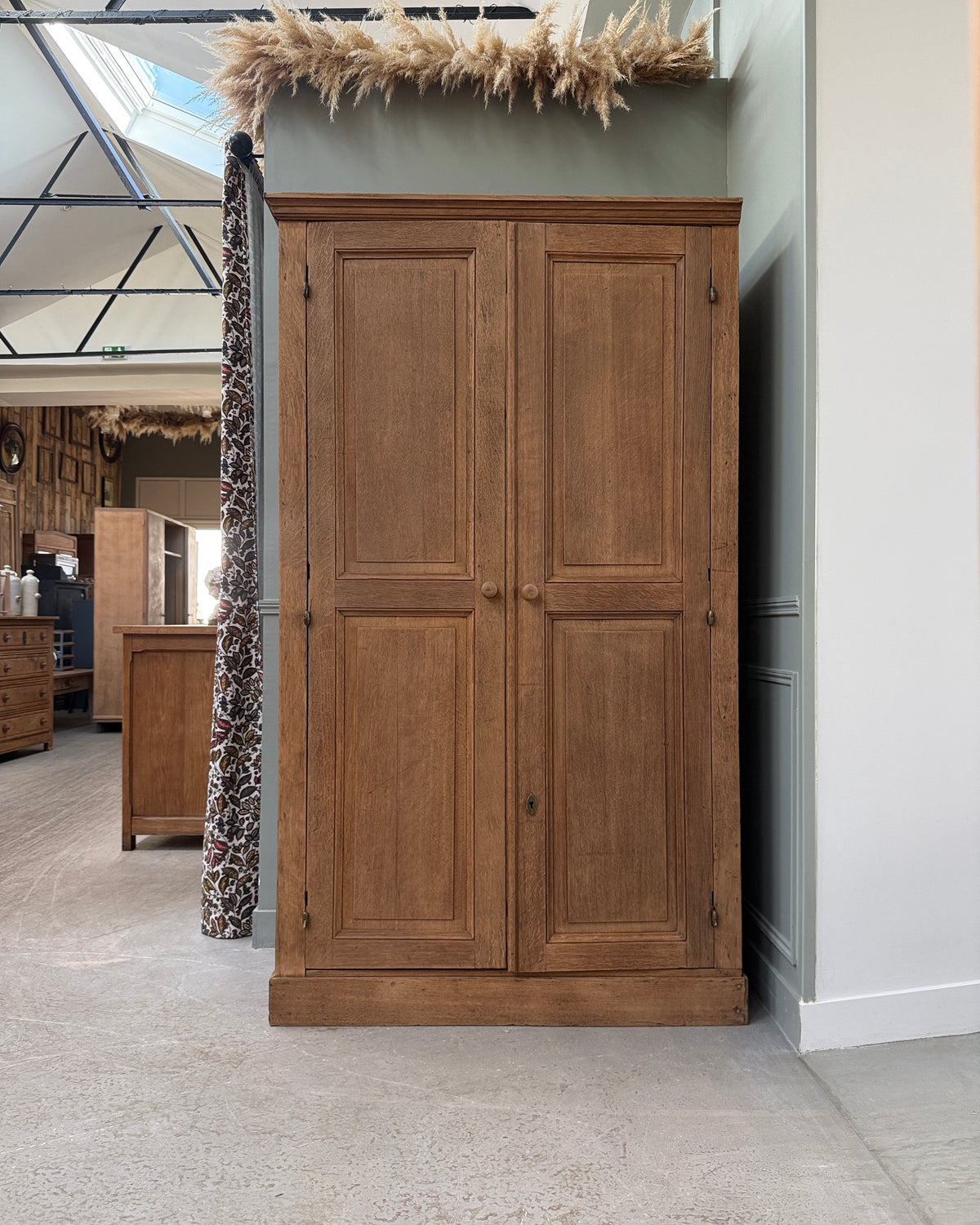 Armoire parisienne en chêne