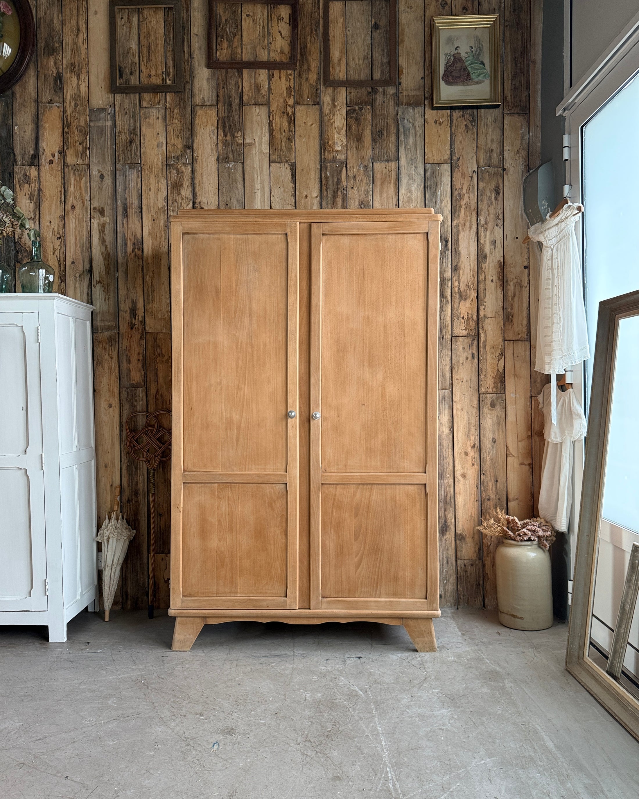 Armoire parisienne en hêtre