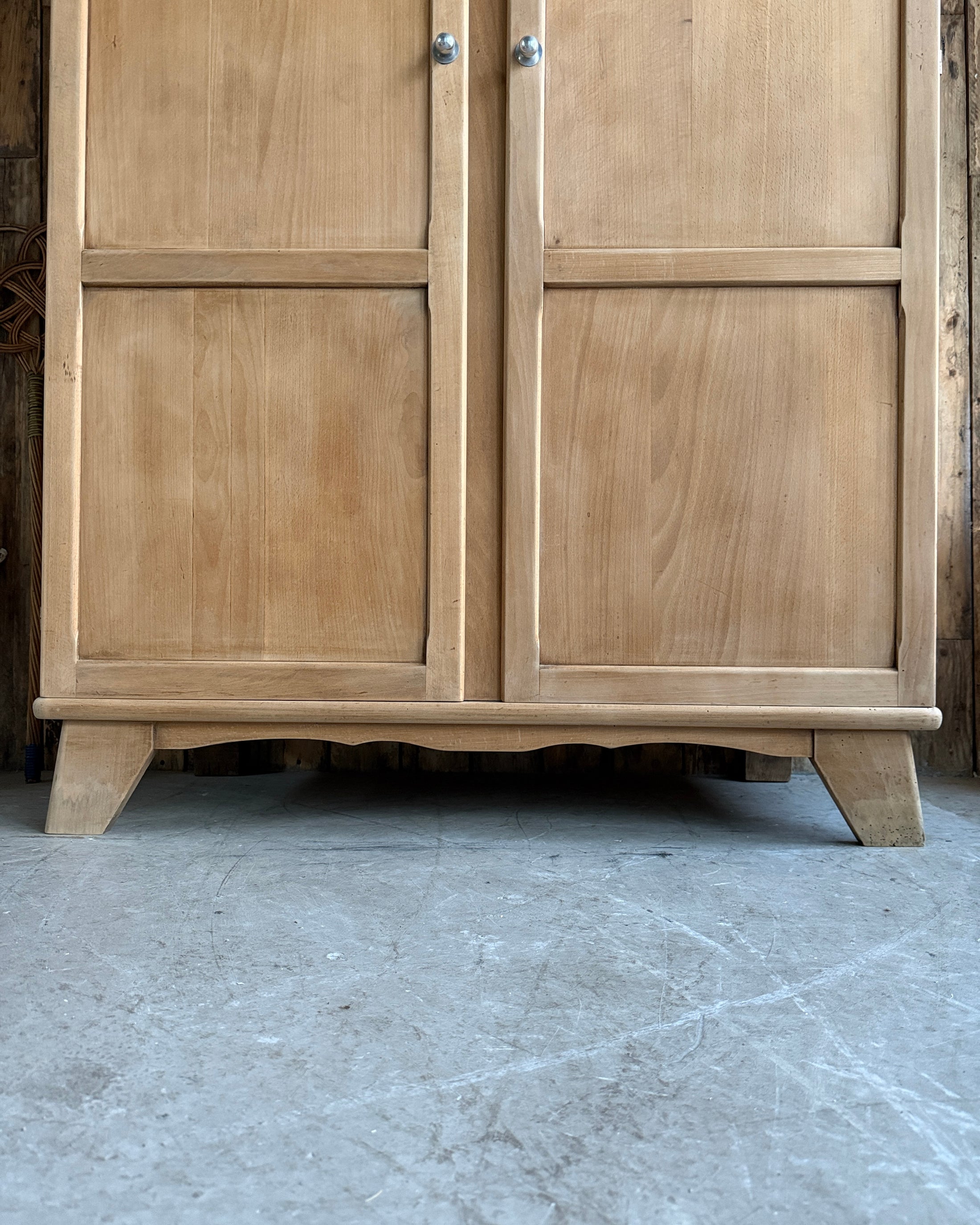 Armoire parisienne en hêtre