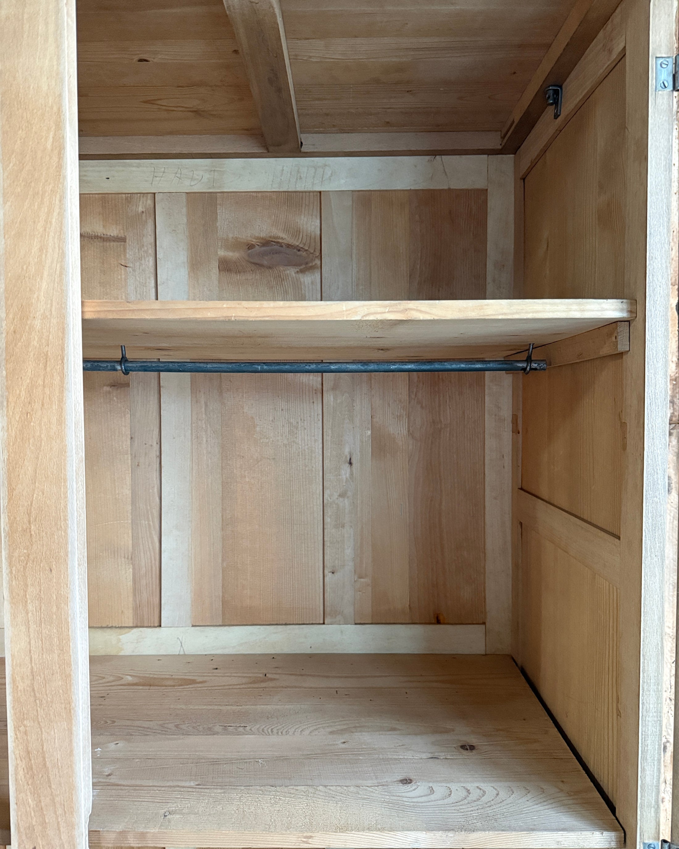 Armoire parisienne en hêtre