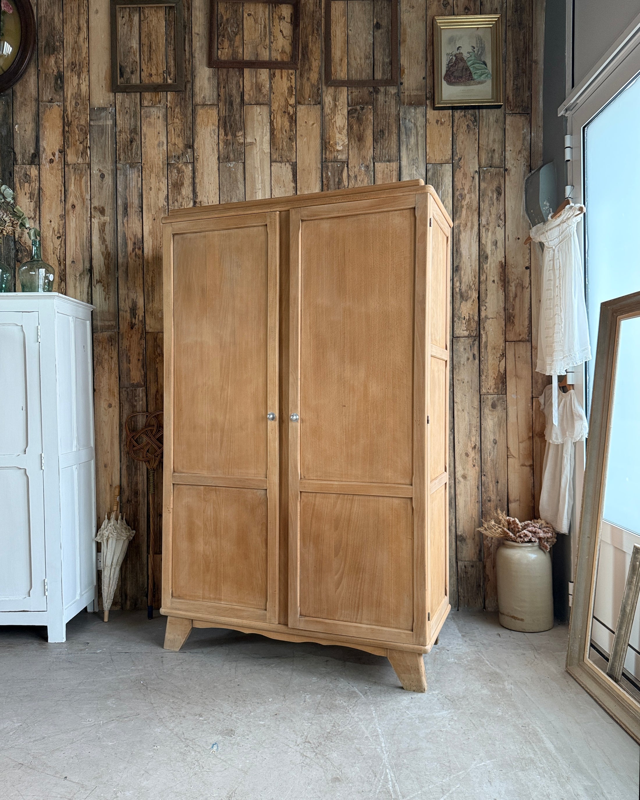 Armoire parisienne en hêtre