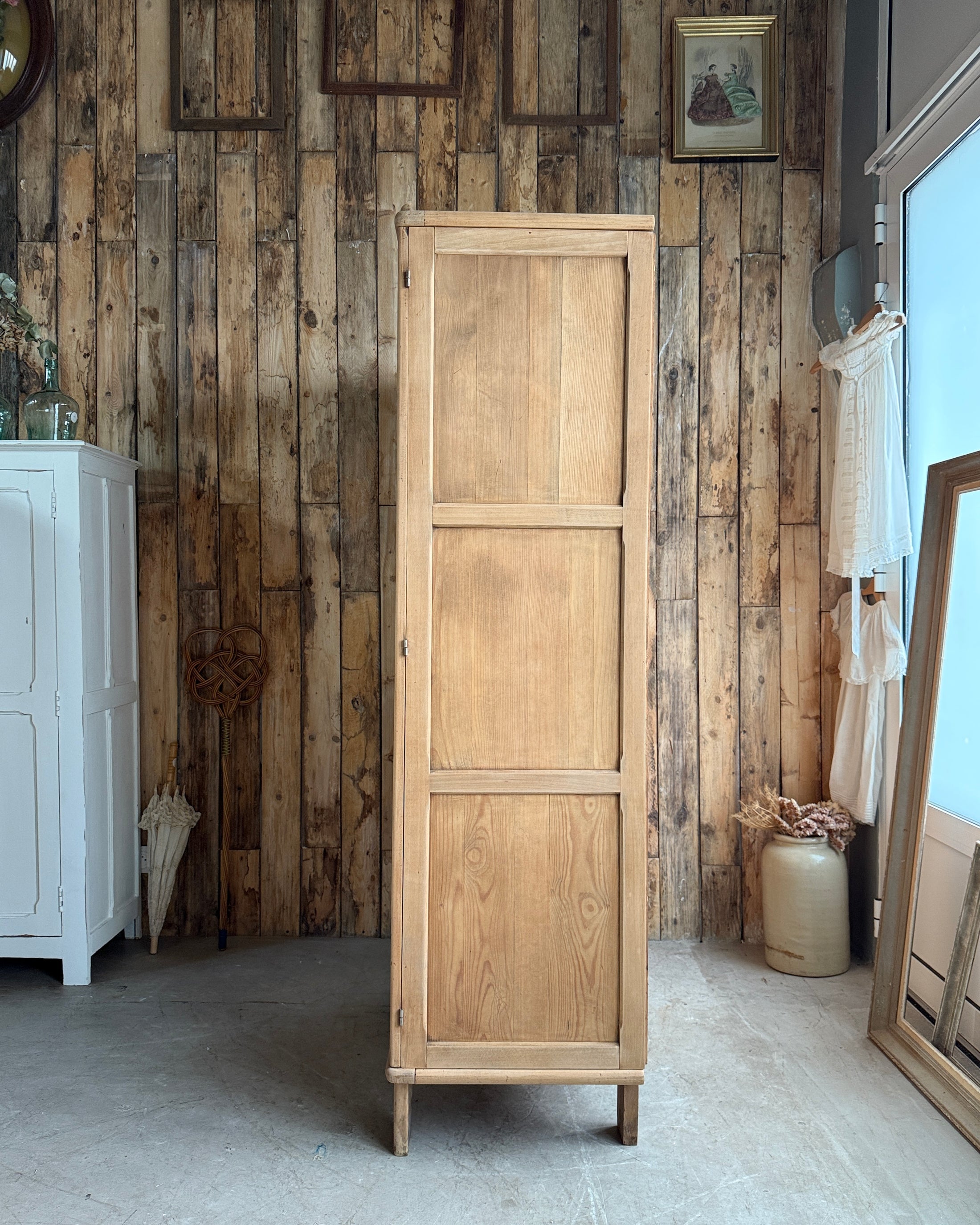 Armoire parisienne en hêtre