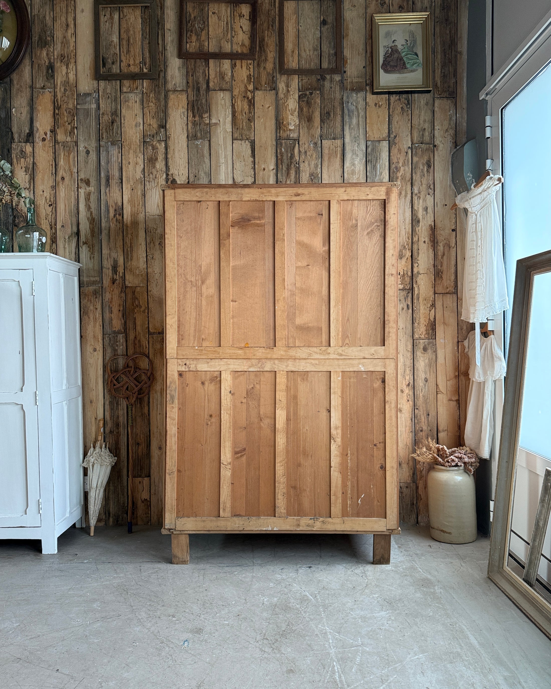 Armoire parisienne en hêtre