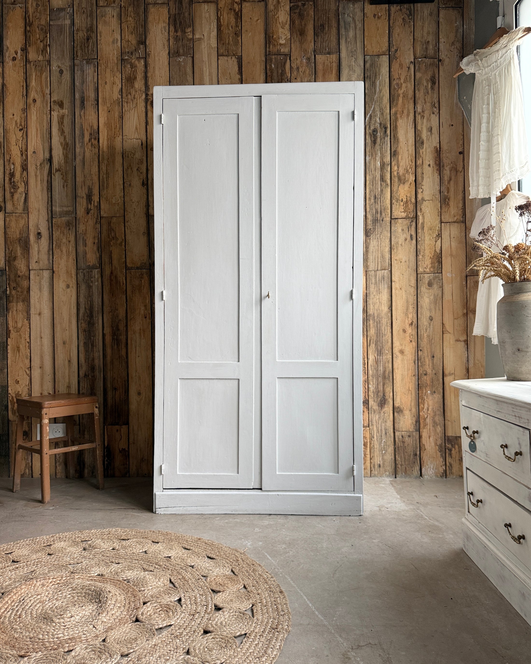 Armoire parisienne patinée