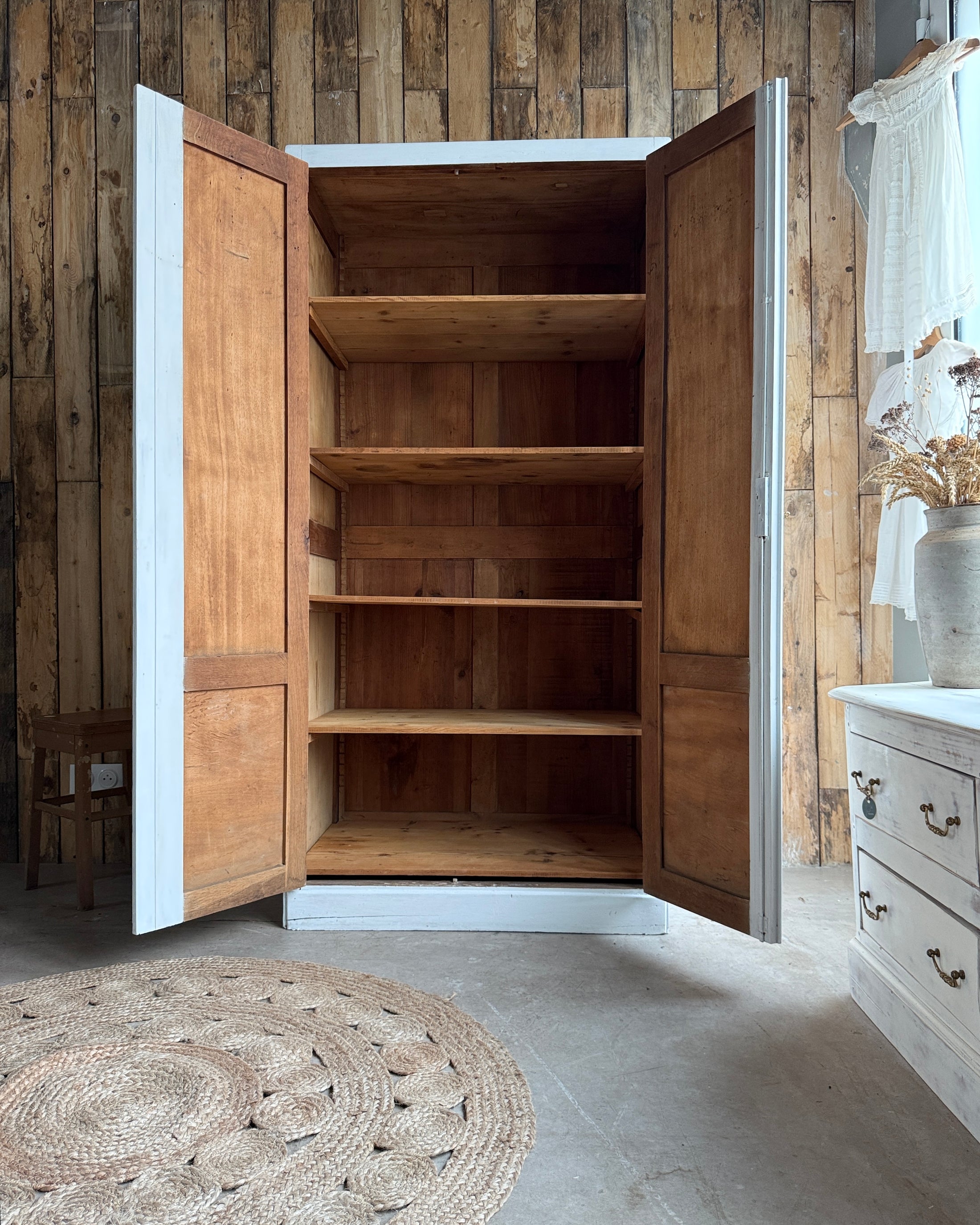 Armoire parisienne patinée