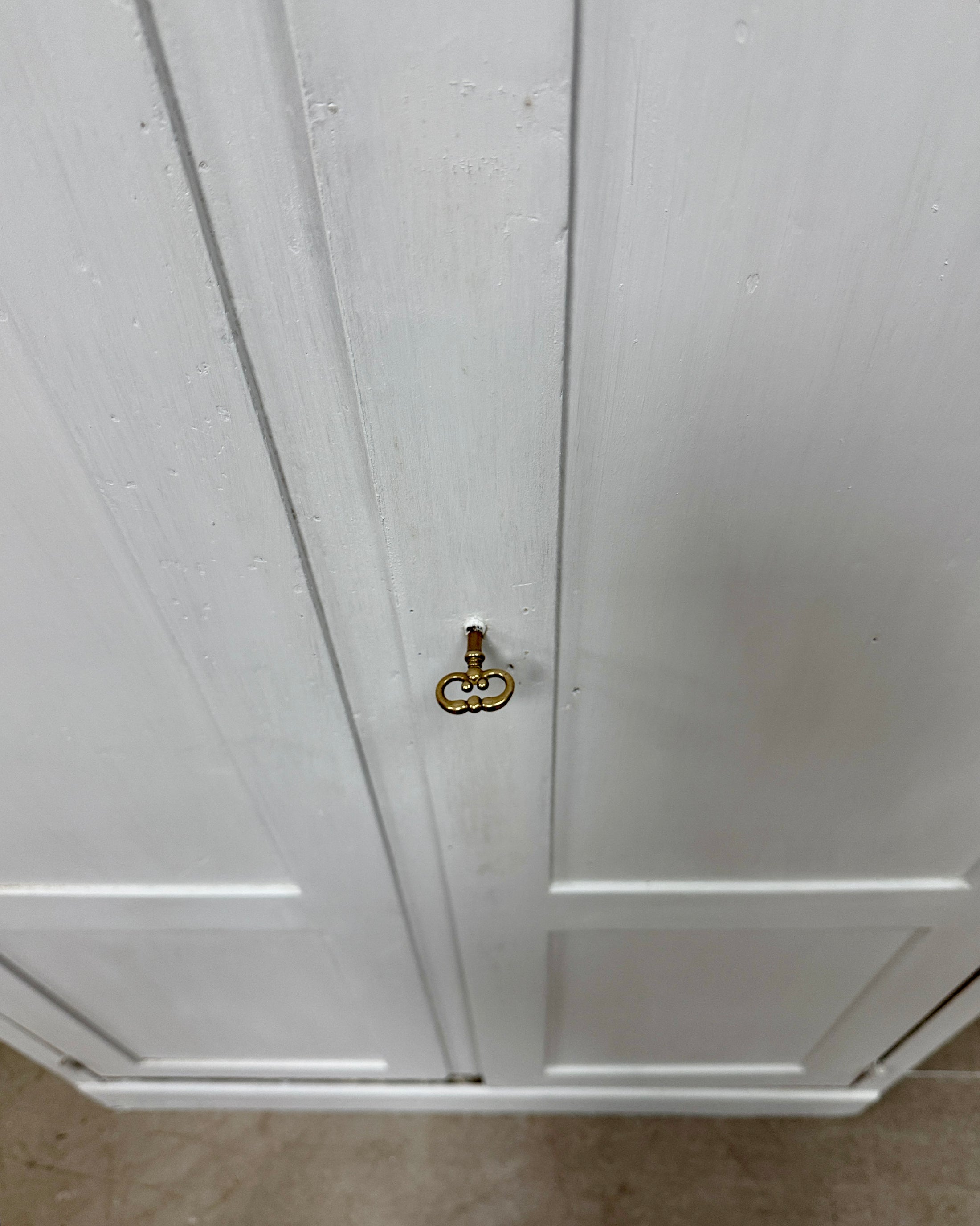Armoire parisienne patinée
