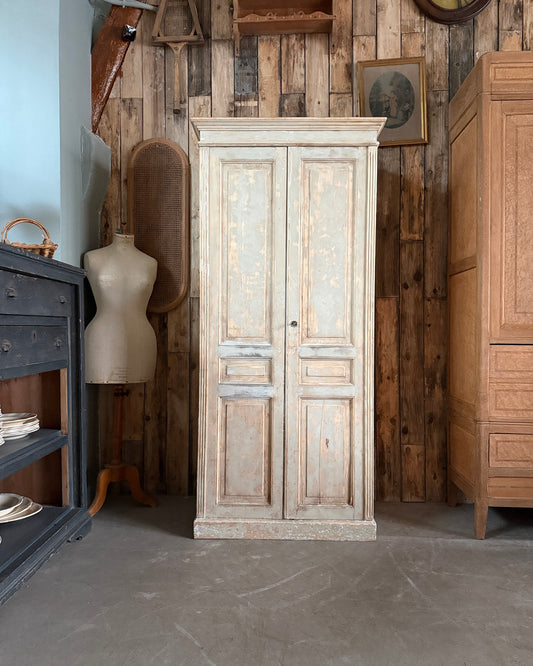 Armoire parisienne patinée