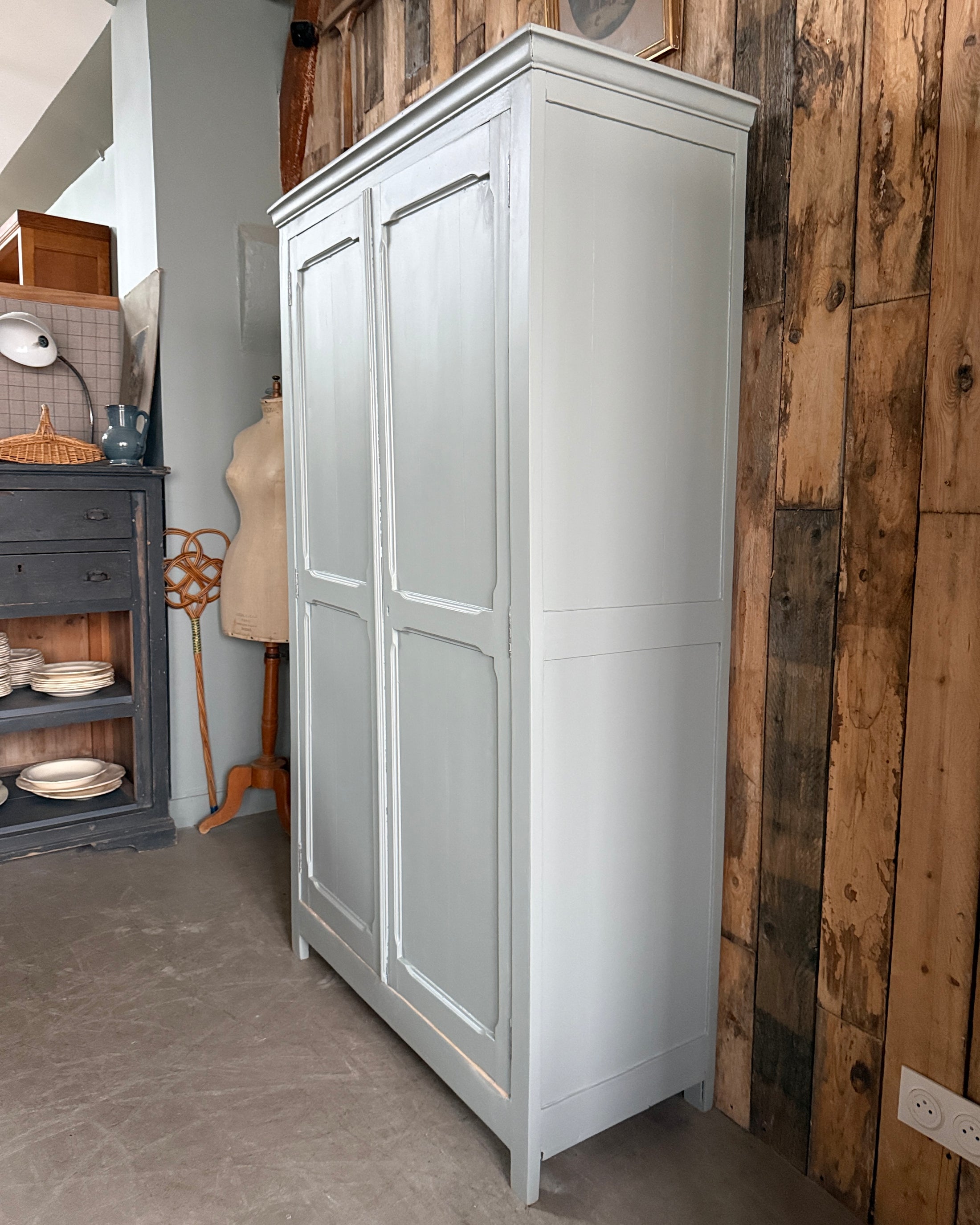 Armoire parisienne verte