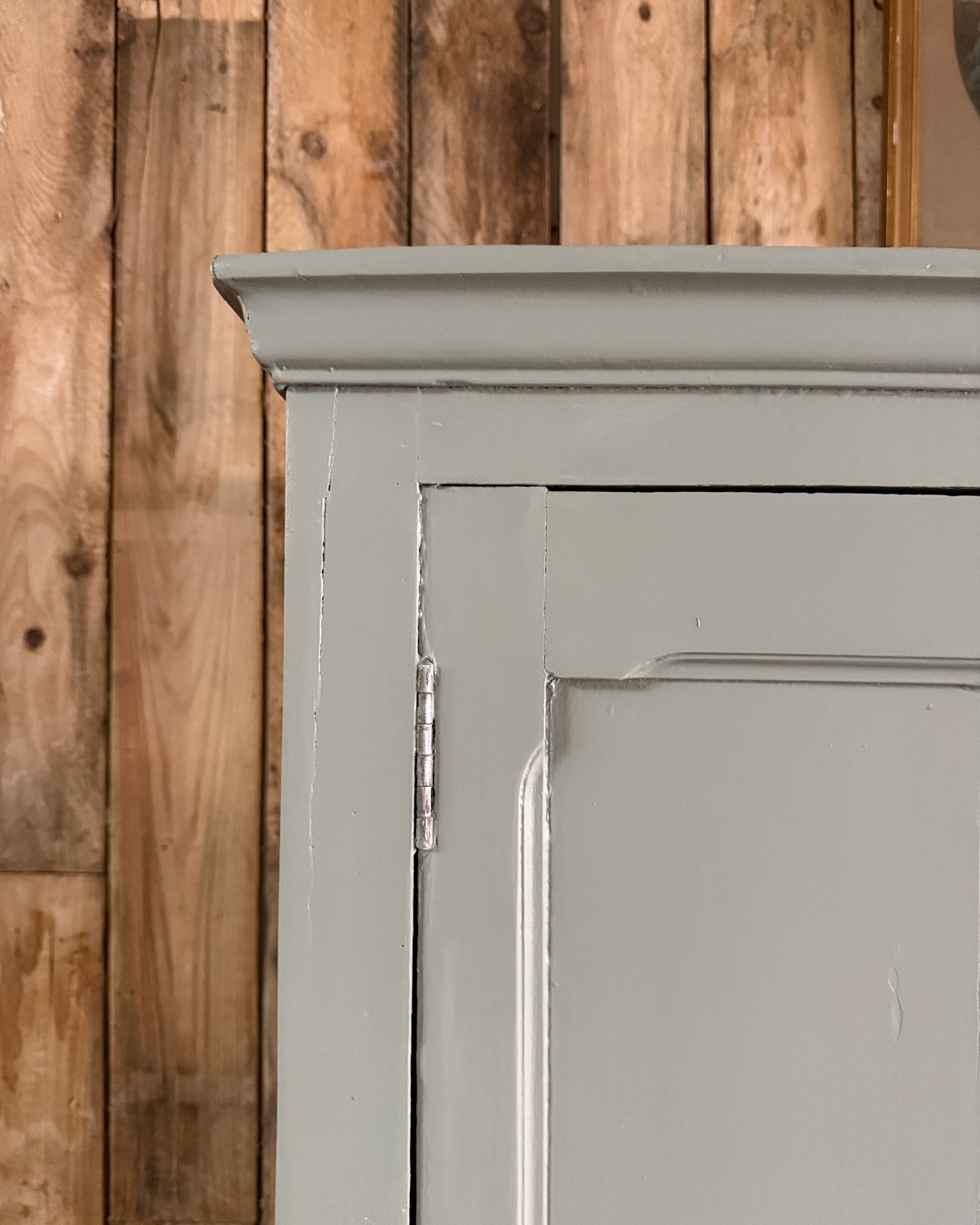 Armoire parisienne verte