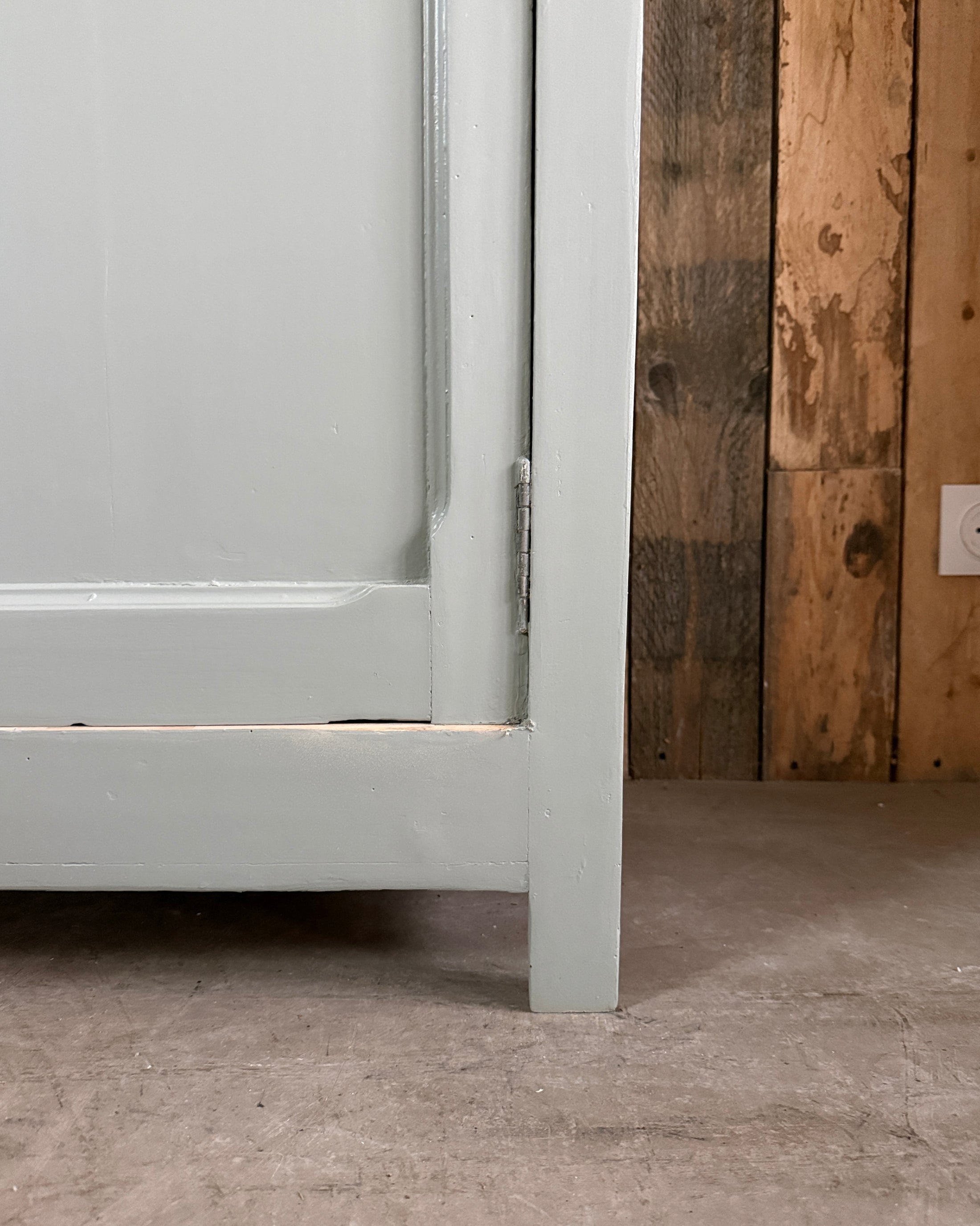 Armoire parisienne verte