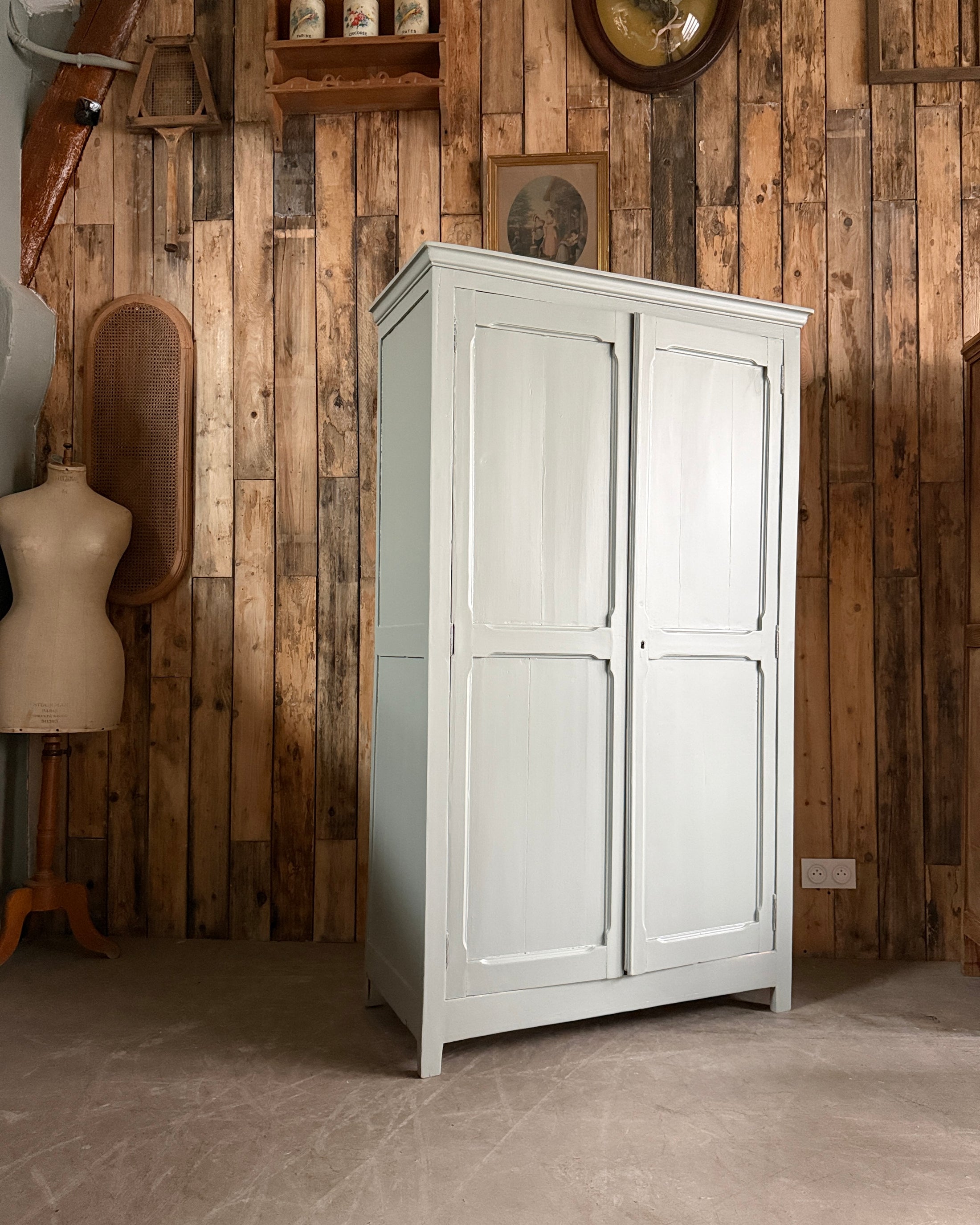 Armoire parisienne verte