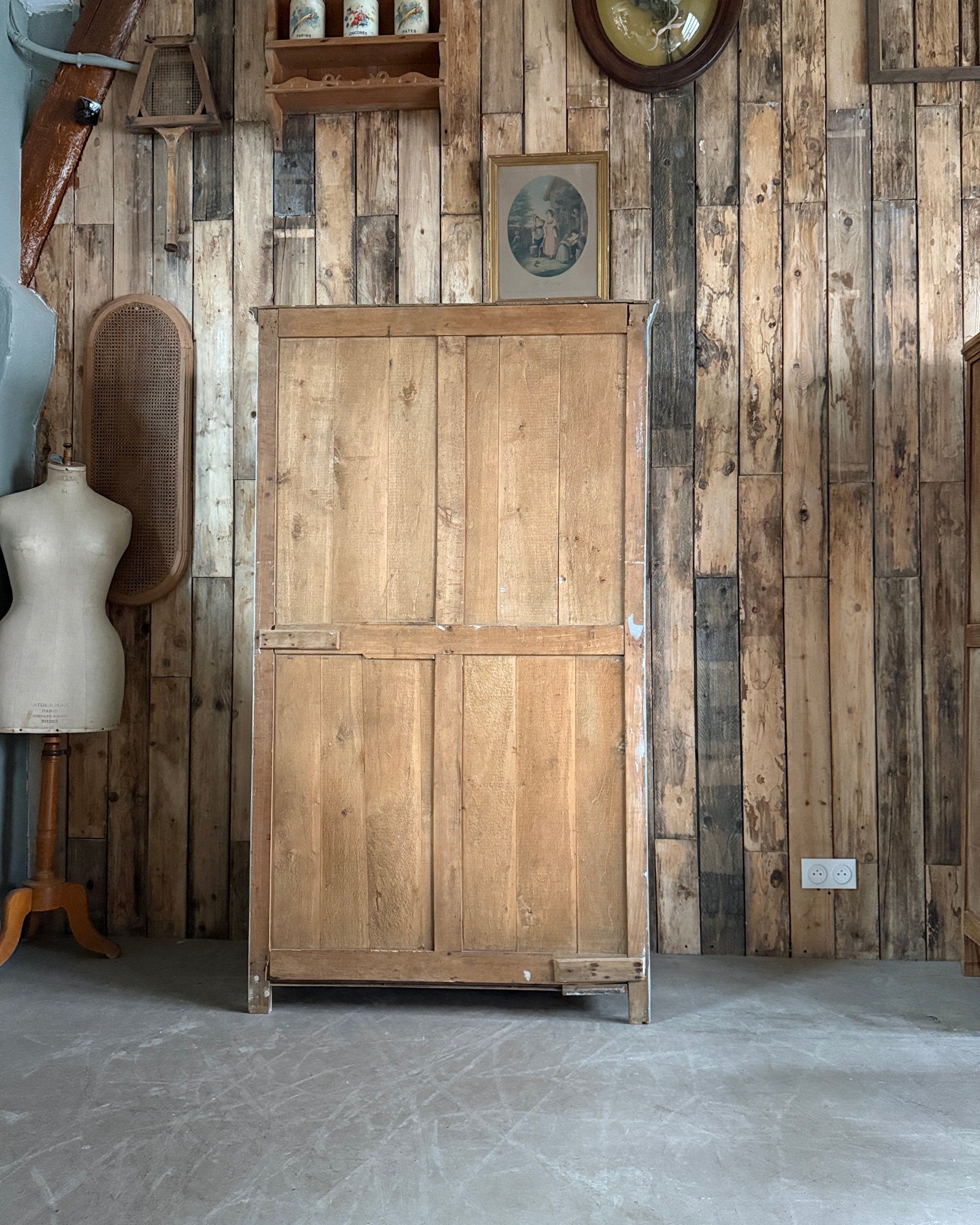 Armoire parisienne verte