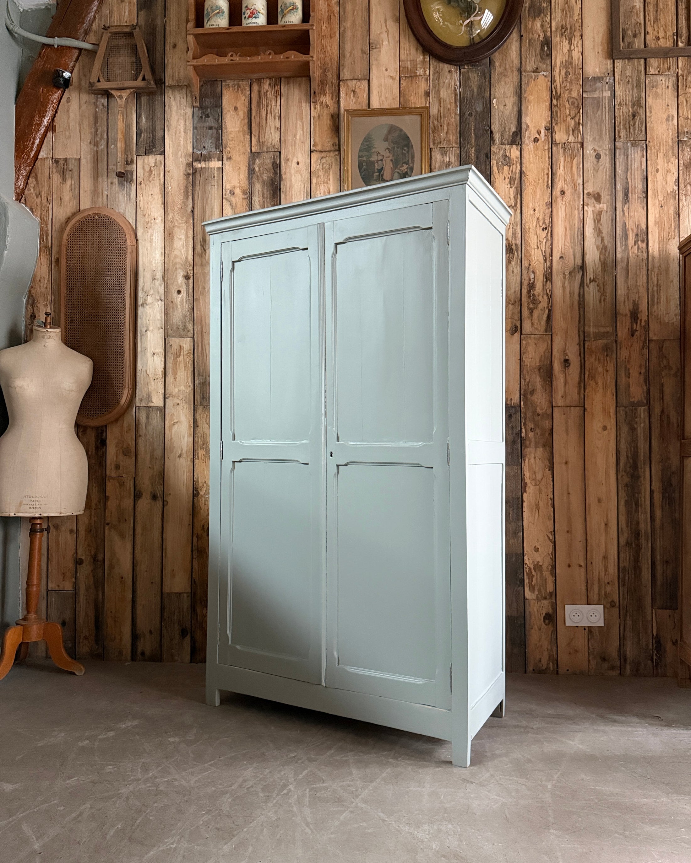 Armoire parisienne verte