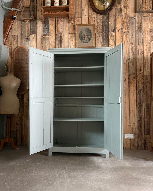 Armoire parisienne verte