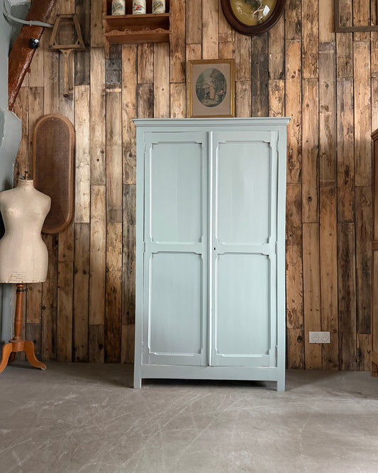 Armoire parisienne verte