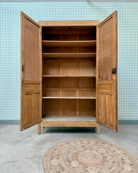 Grande armoire parisienne en chêne et toile de jute