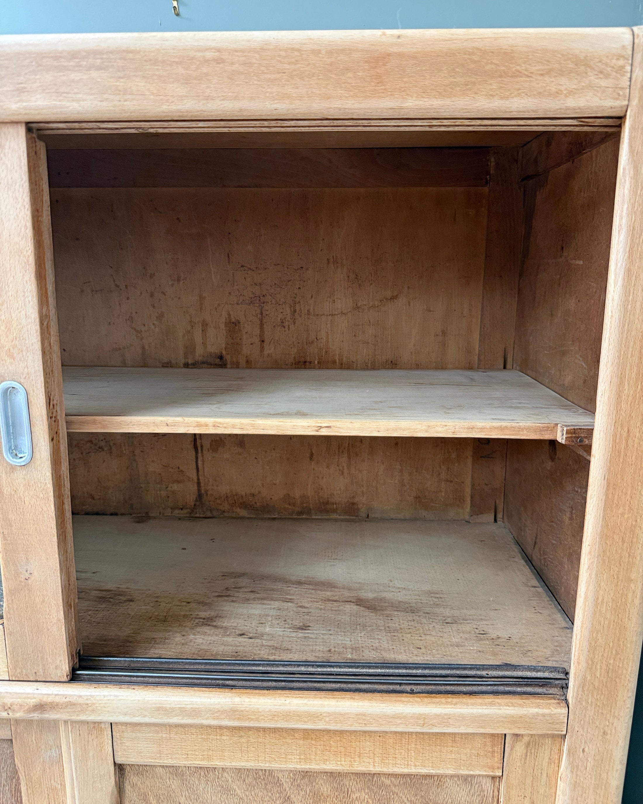 Armoire vintage à portes coulissantes