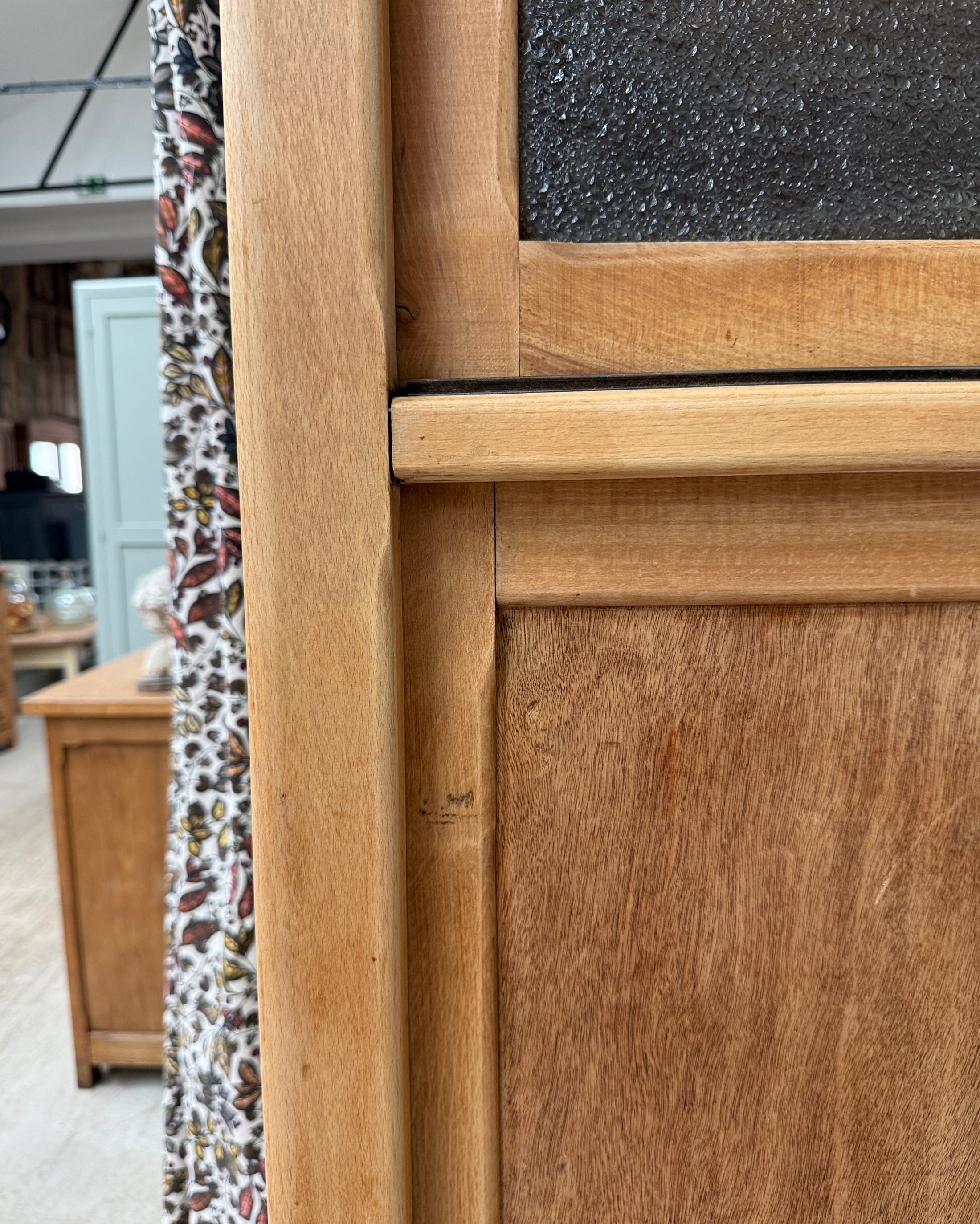 Armoire vintage à portes coulissantes