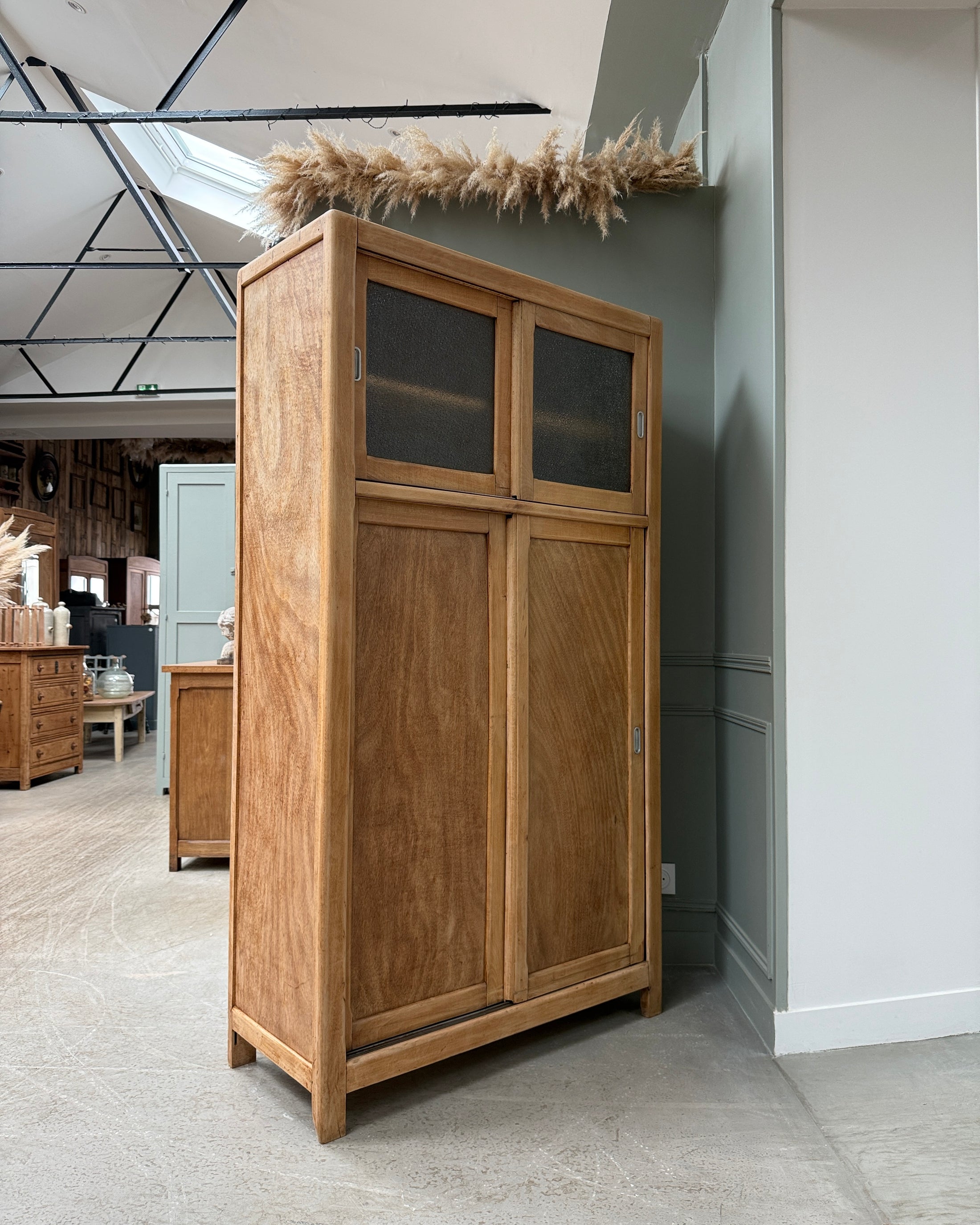 Armoire vintage à portes coulissantes