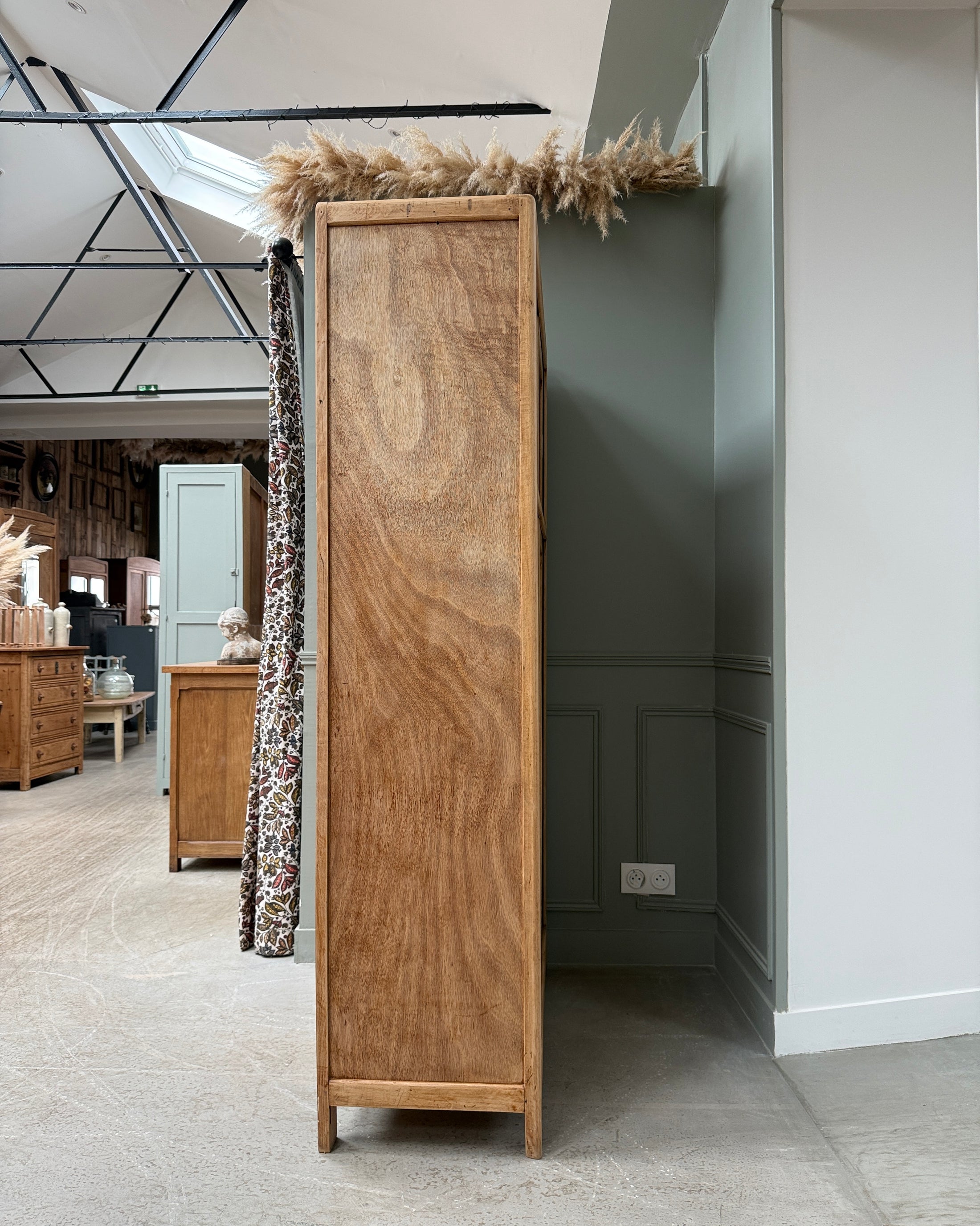 Armoire vintage à portes coulissantes