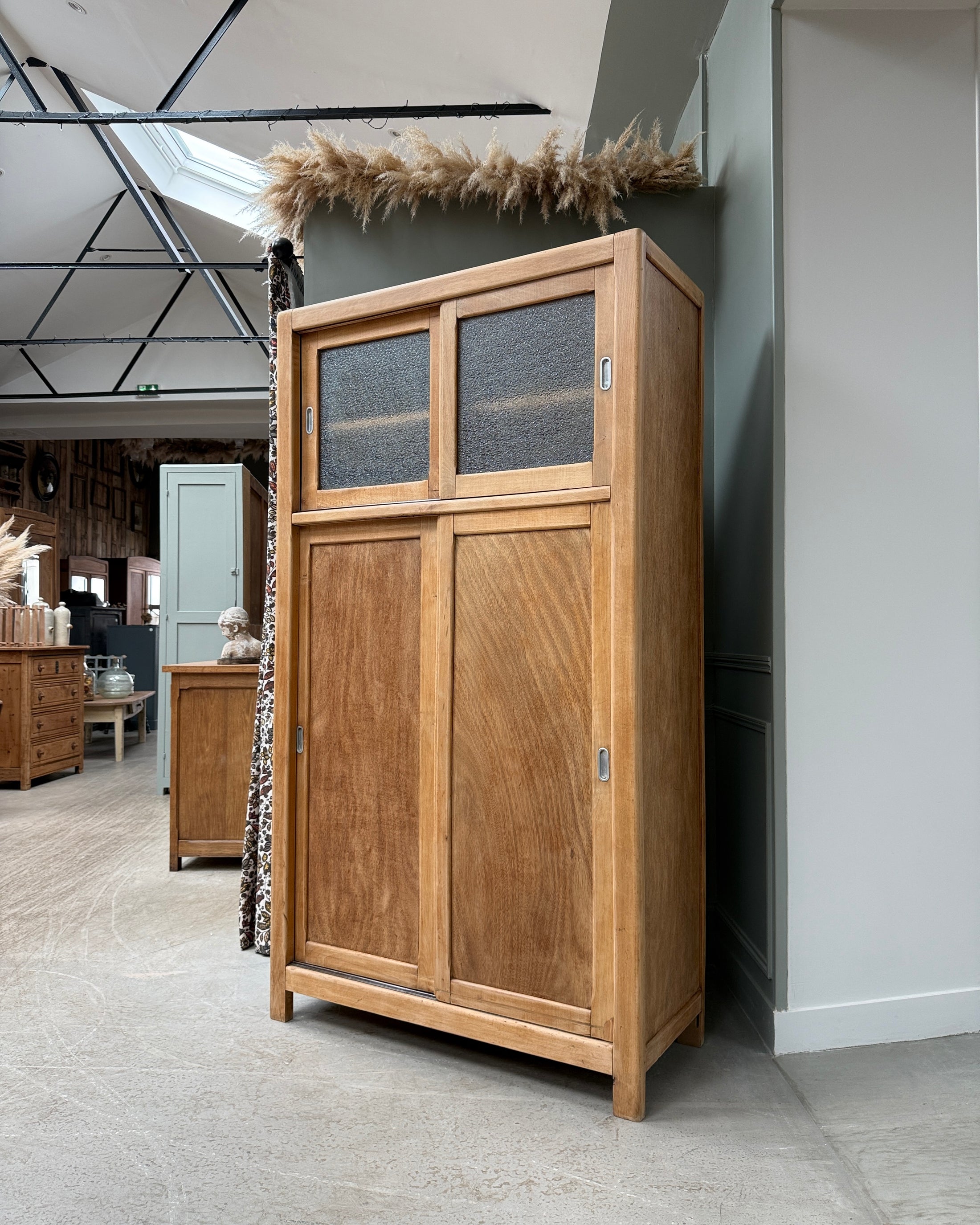Armoire vintage à portes coulissantes