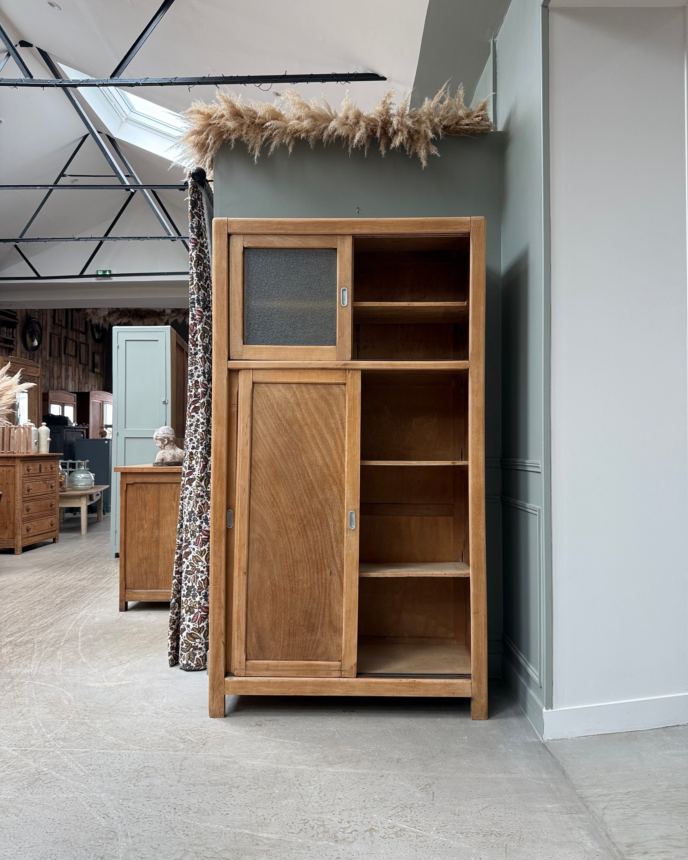 Armoire vintage à portes coulissantes