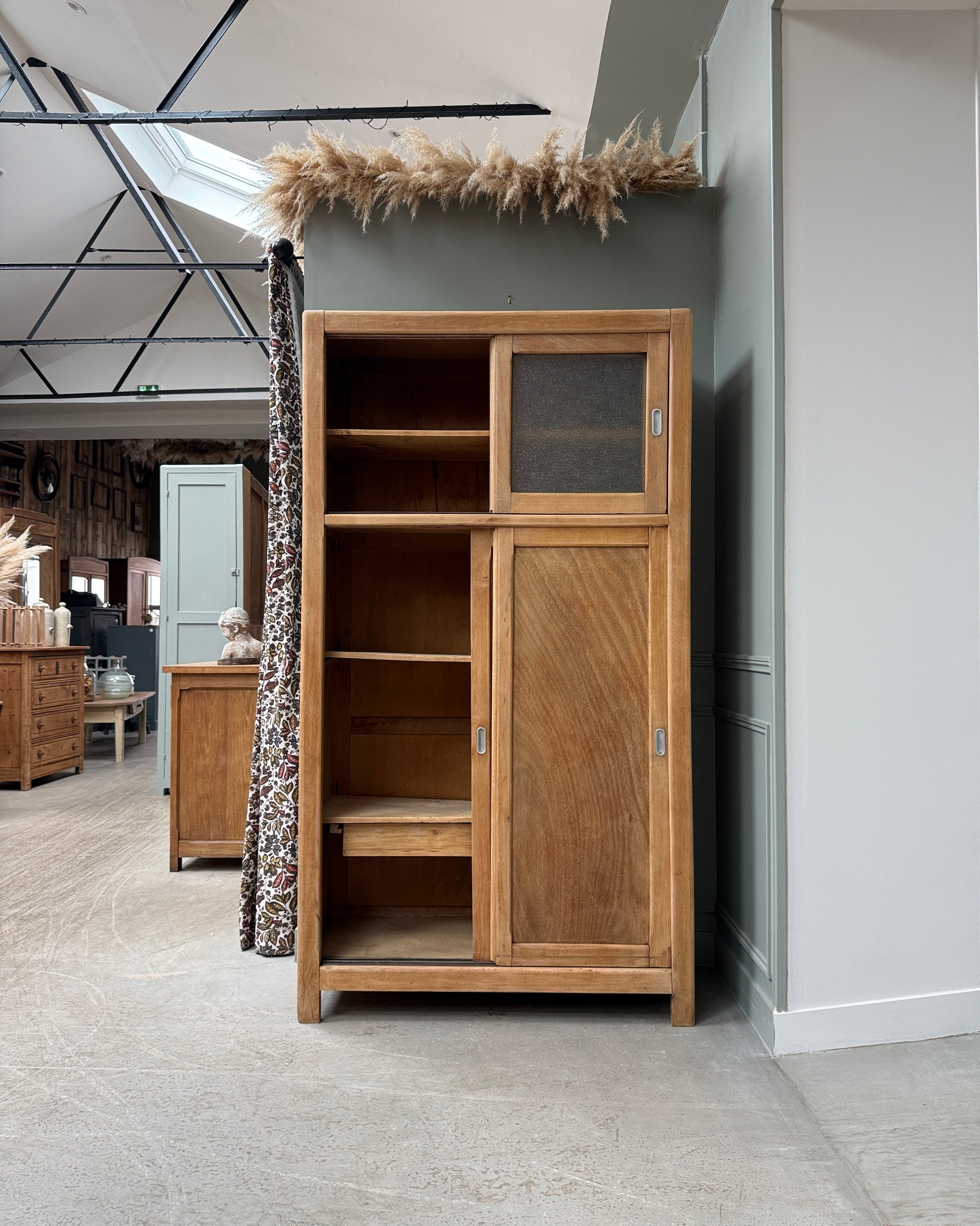 Armoire vintage à portes coulissantes